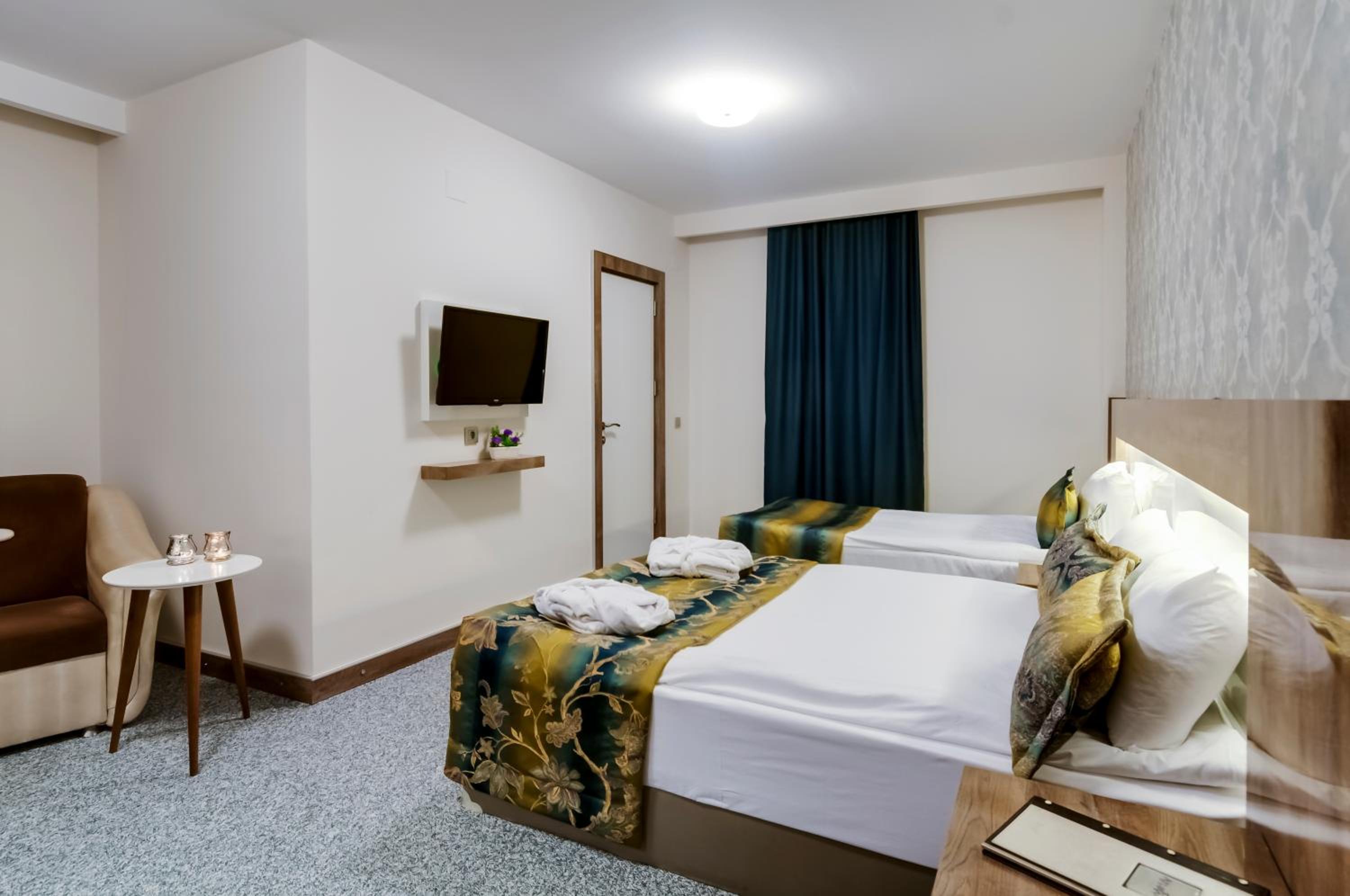 Double Room with Private Bathroom photo 2