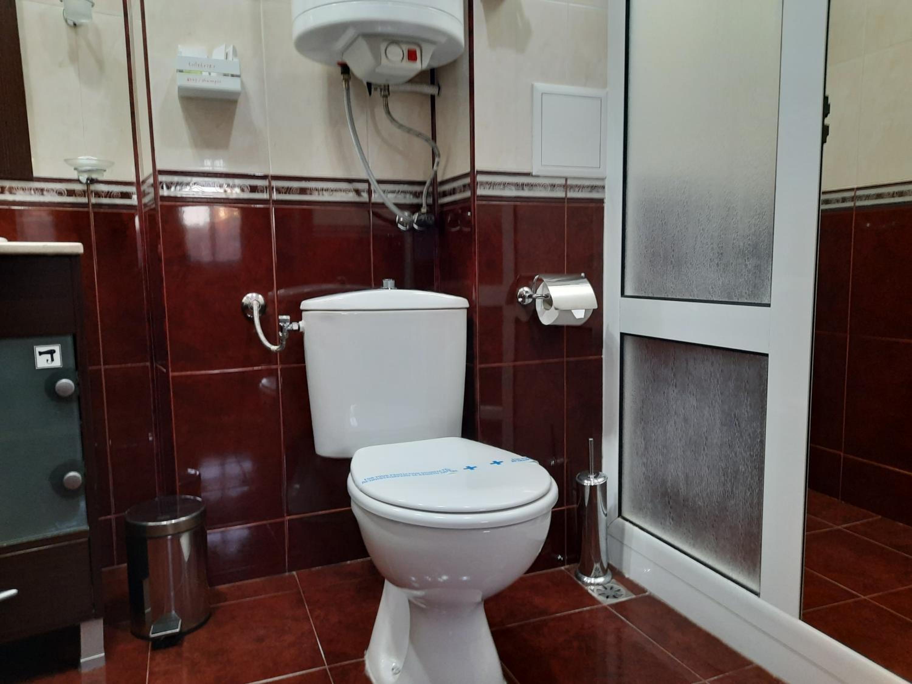Deluxe Double Room with Balcony - Photo 11