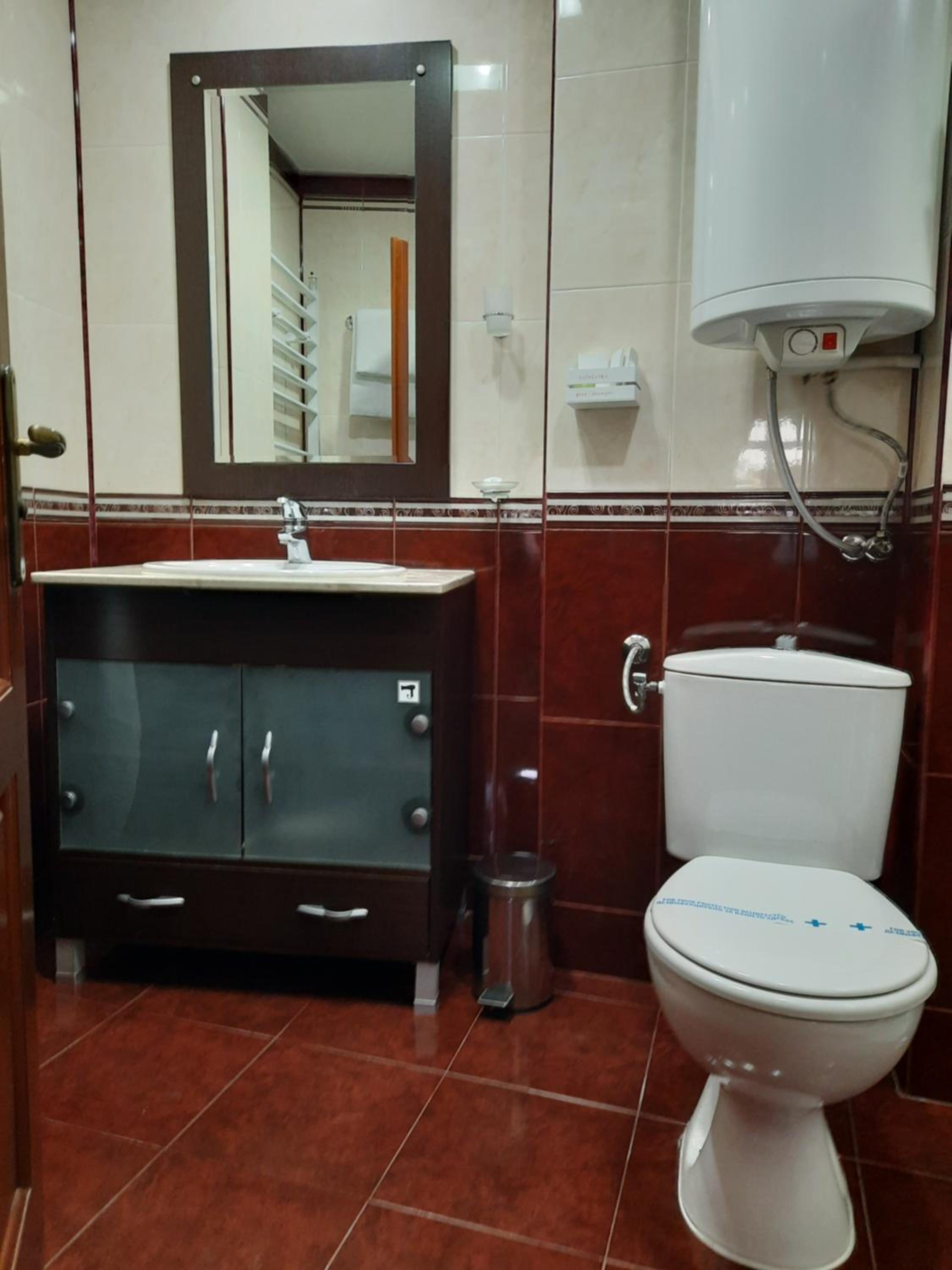 Deluxe Double Room with Balcony - Photo 10