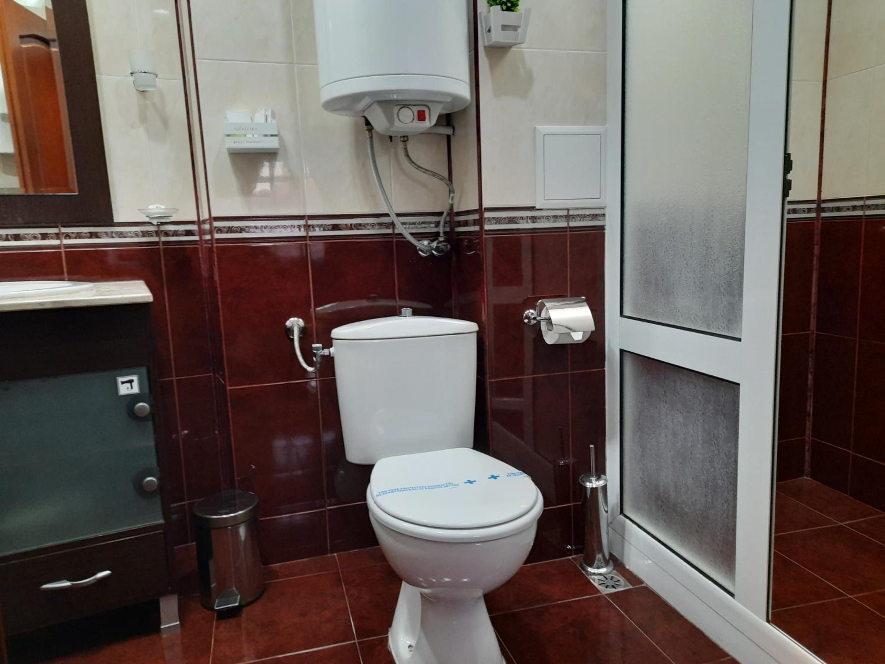 Deluxe Double Room with Balcony - Photo 12