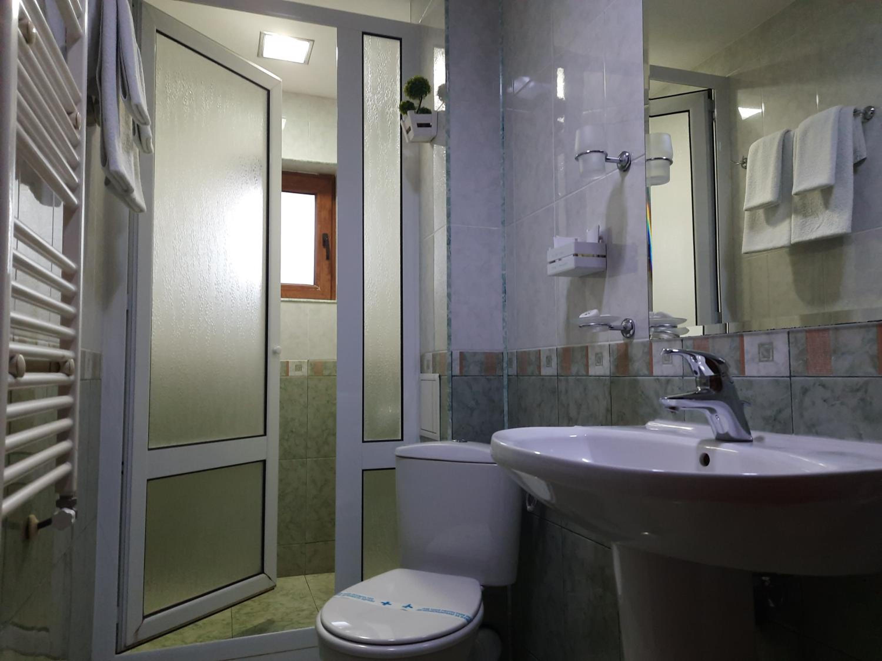 Deluxe Twin Room - Photo 2