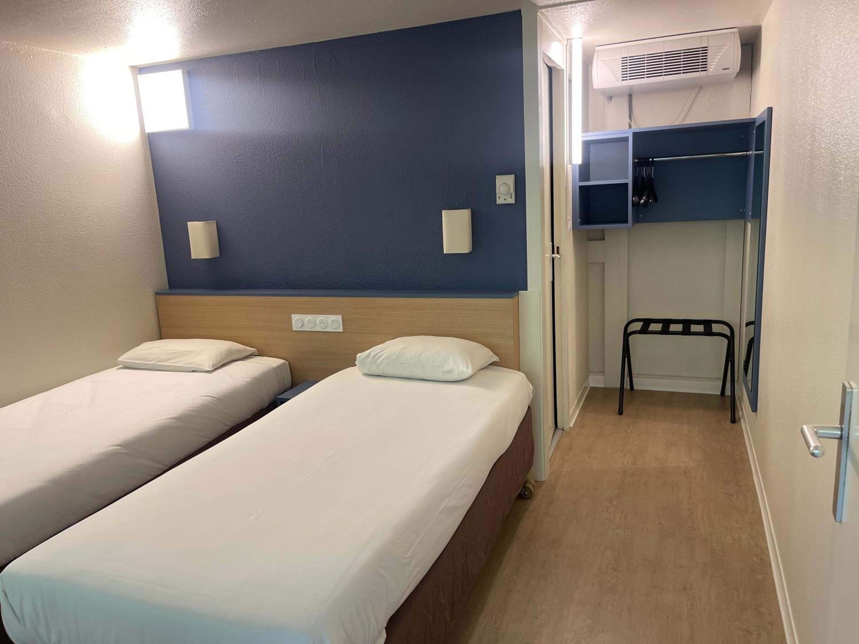 Twin Room - Photo 1