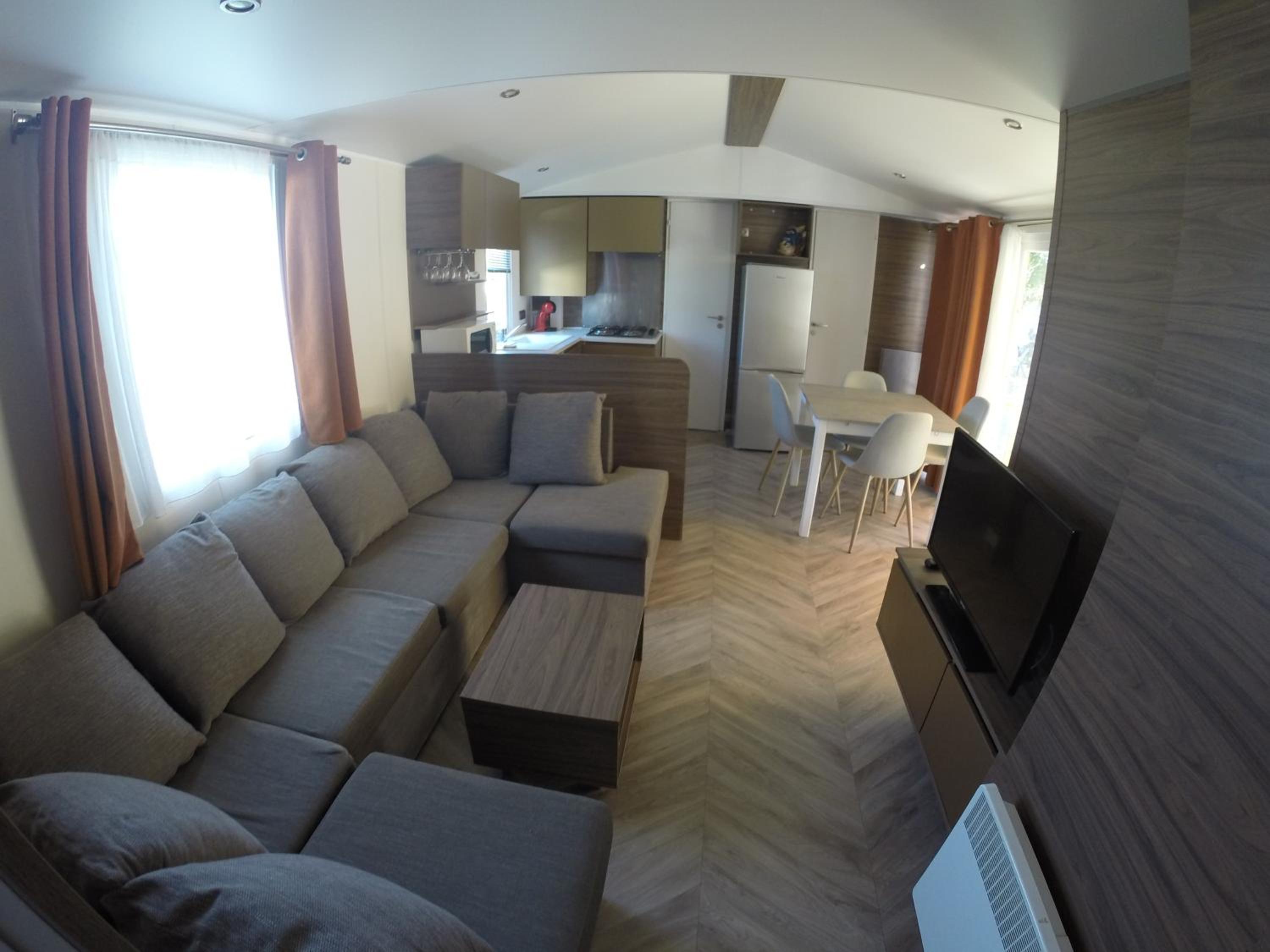 Mobile Home photo 3