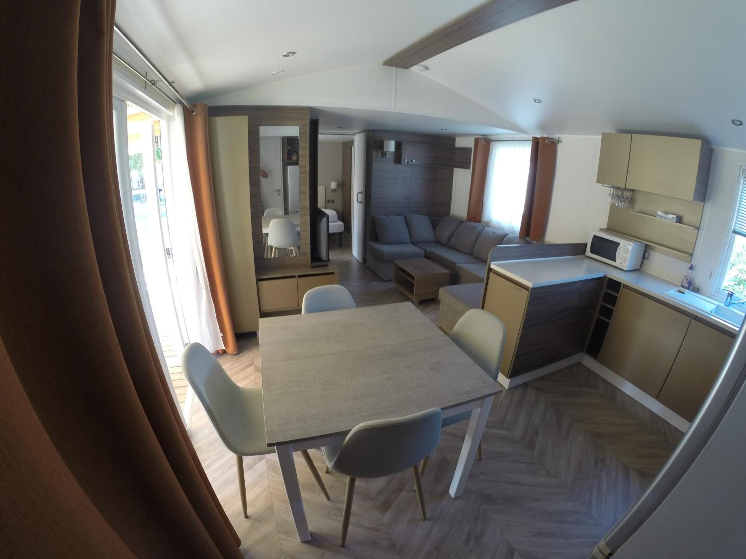Mobile Home photo 2