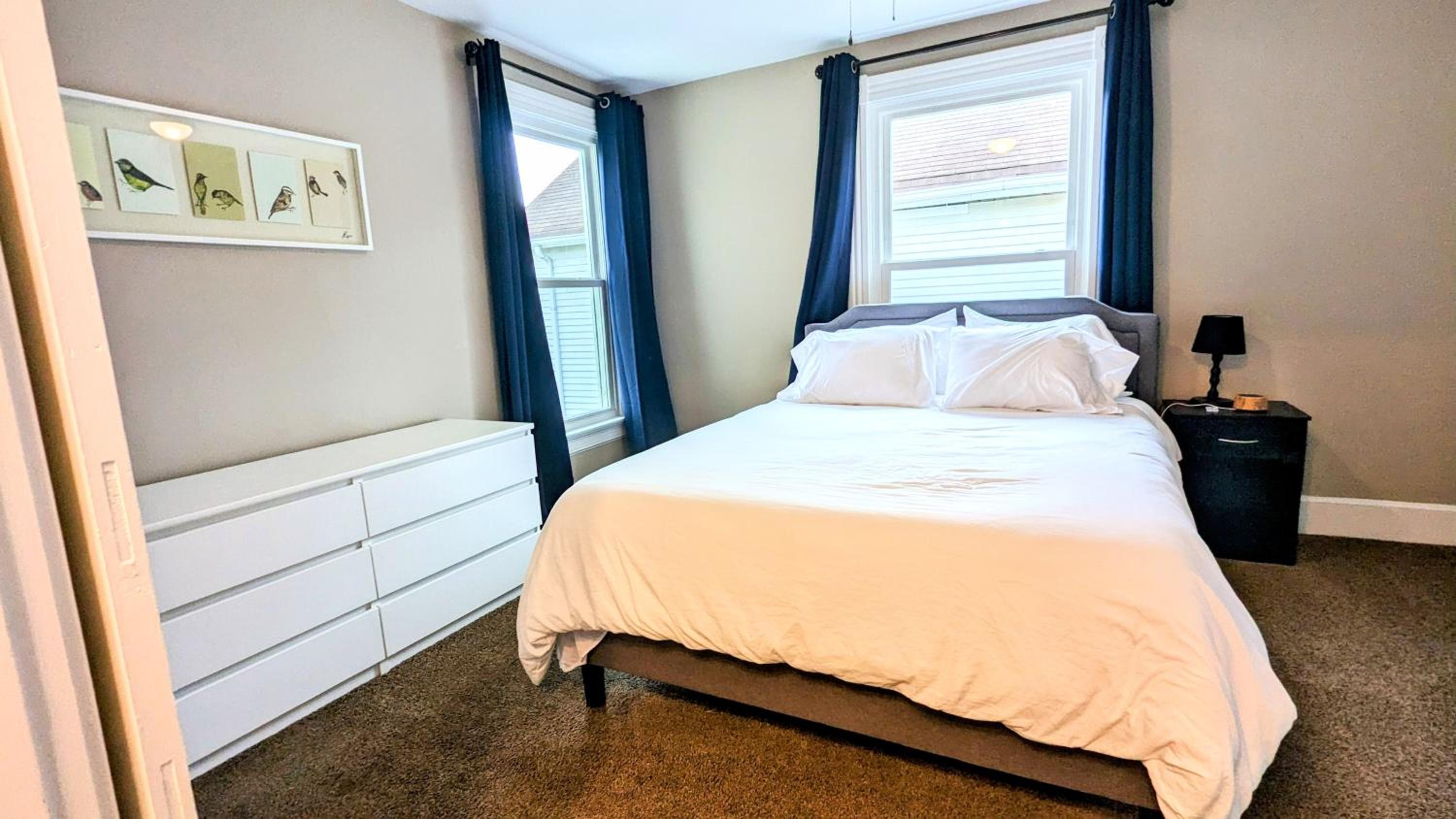 Three-Bedroom House photo 3