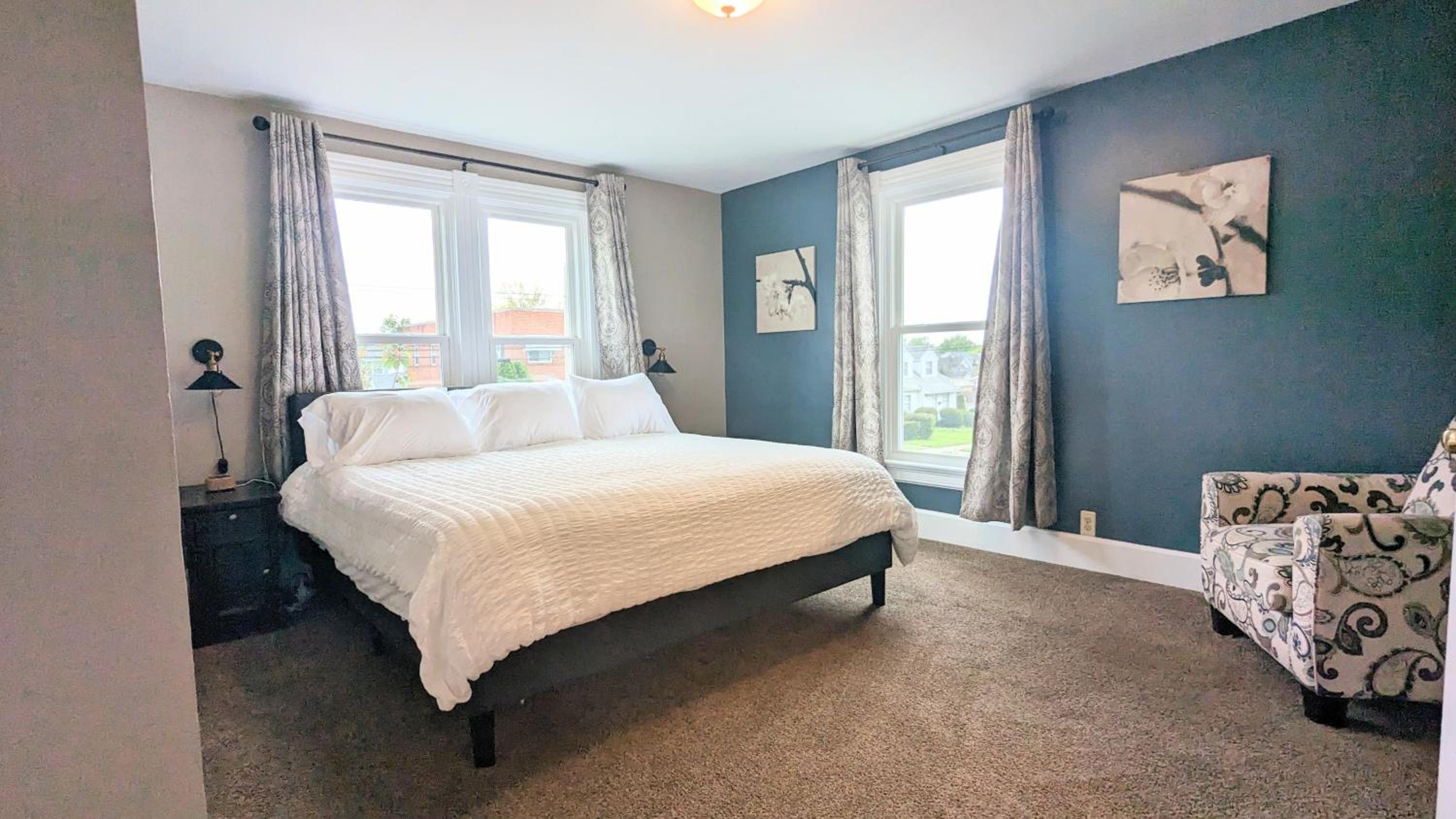 Three-Bedroom House photo 2