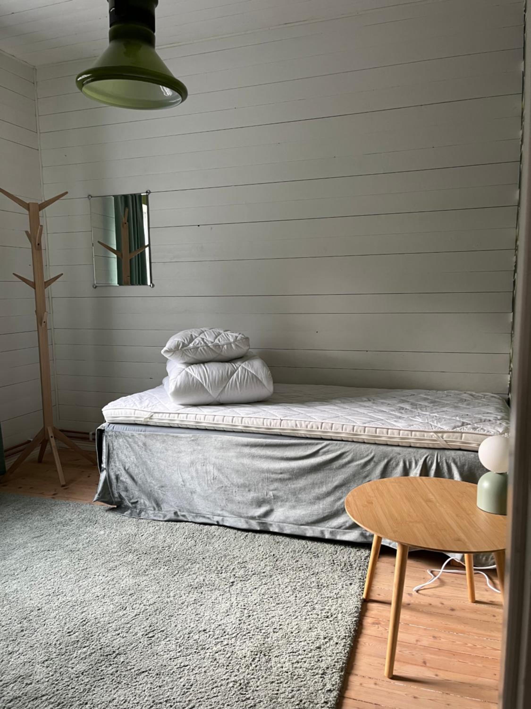 Single Room with Shared Bathroom photo 1