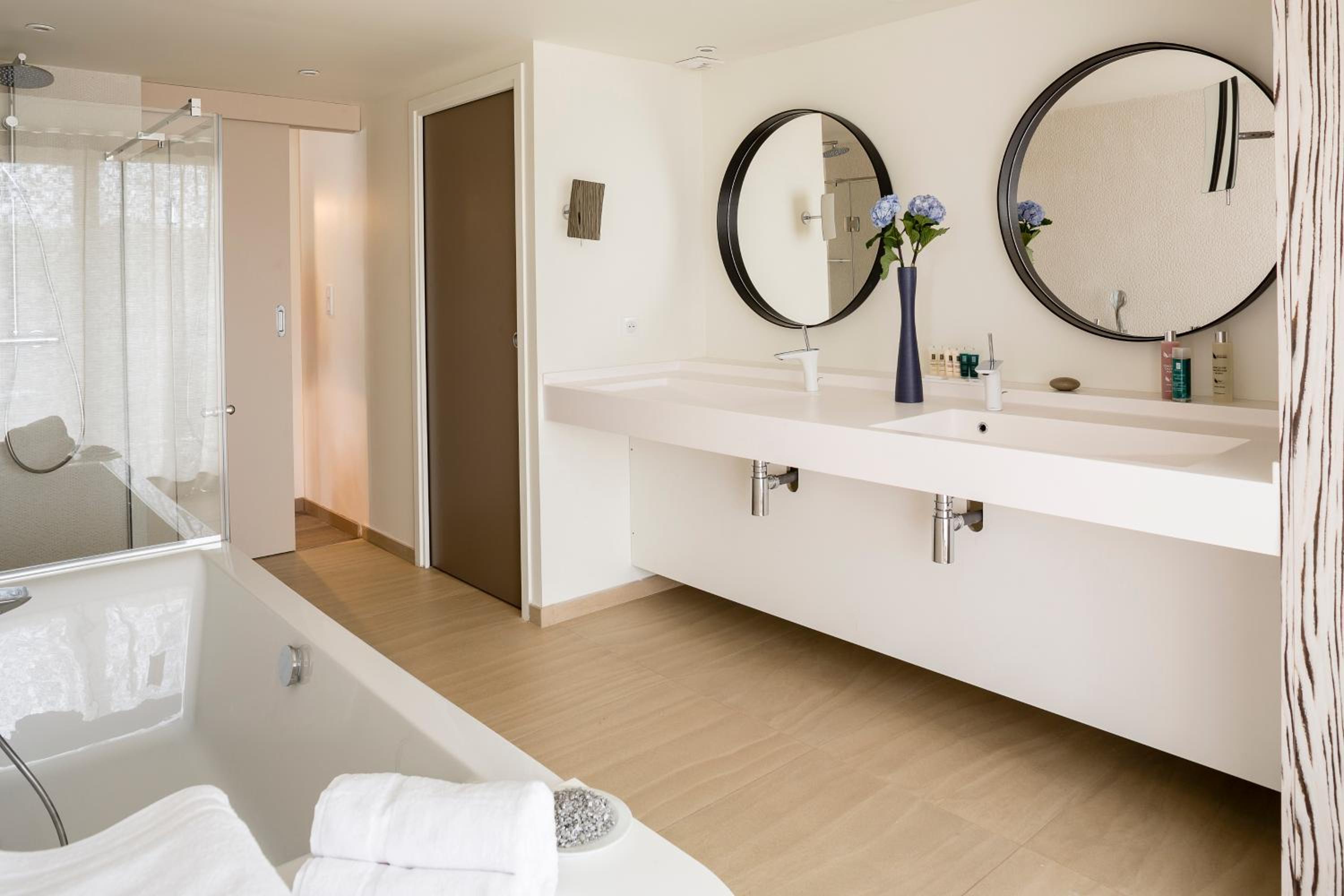 Executive Suite with Spa Bath photo 3