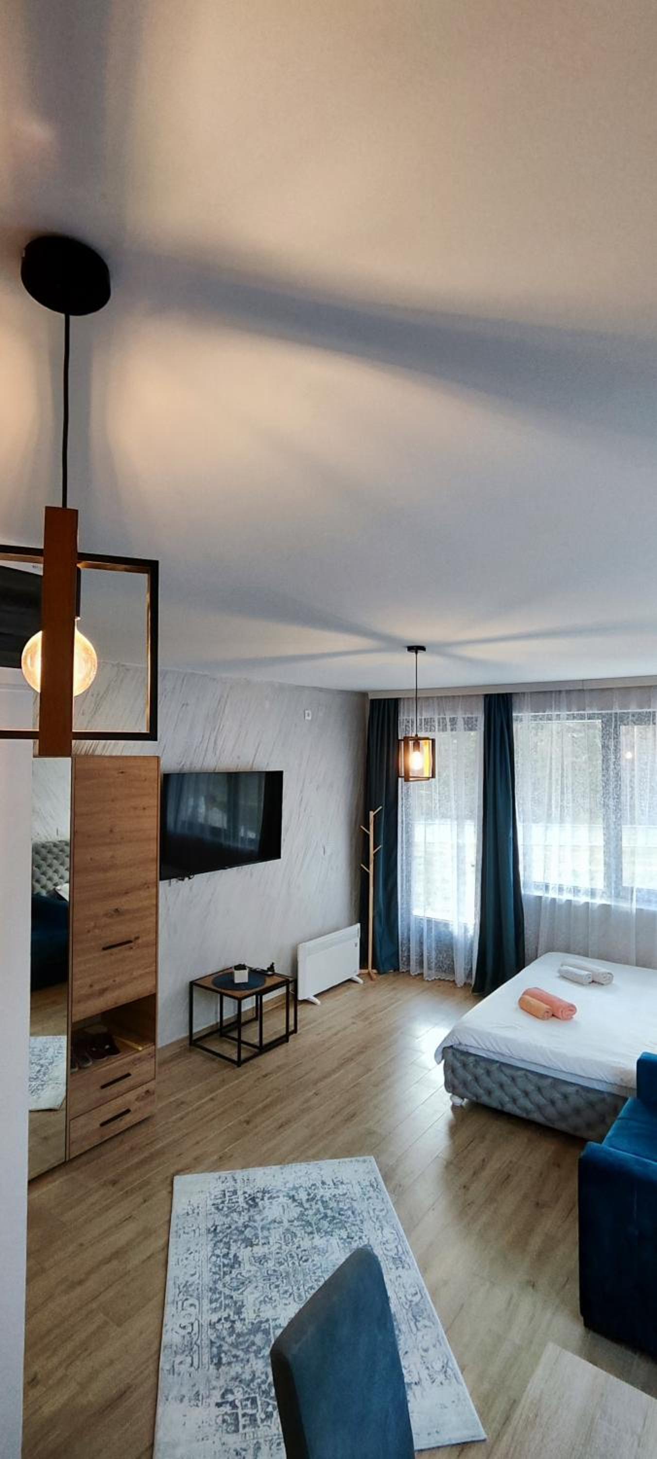 One-Bedroom Apartment photo 1