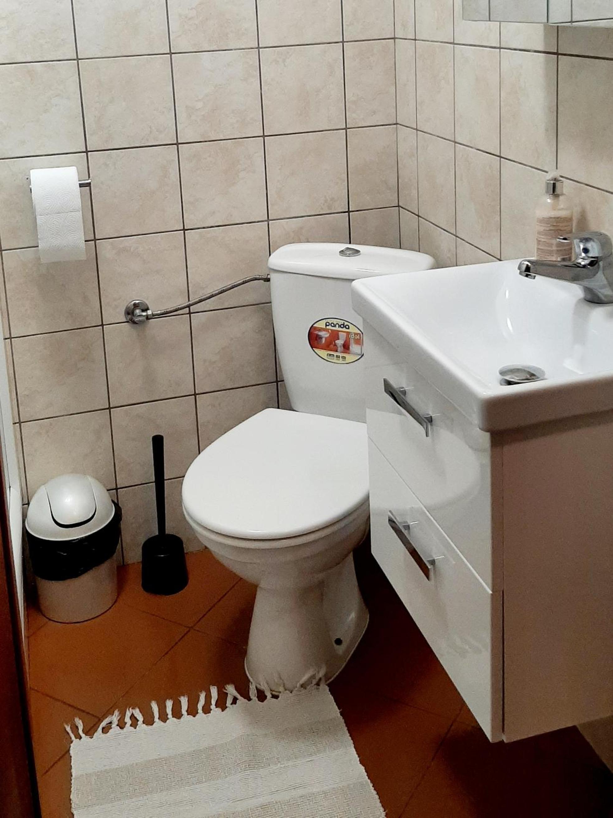 Twin Room with Private External Bathroom - Photo 3
