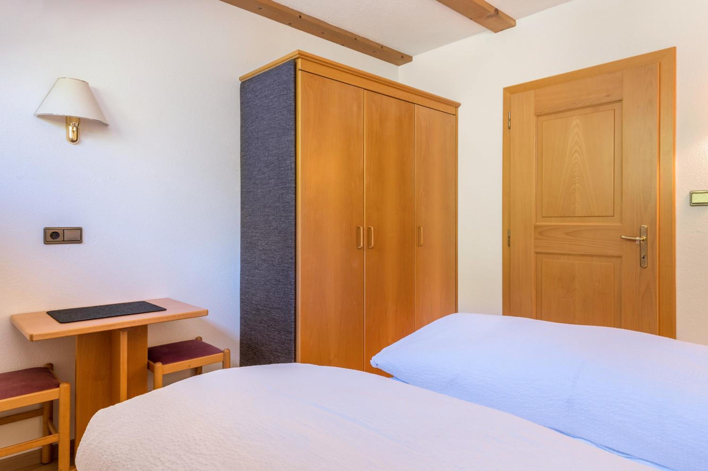 Two-Bedroom Deluxe Apartment with Garden View photo 2