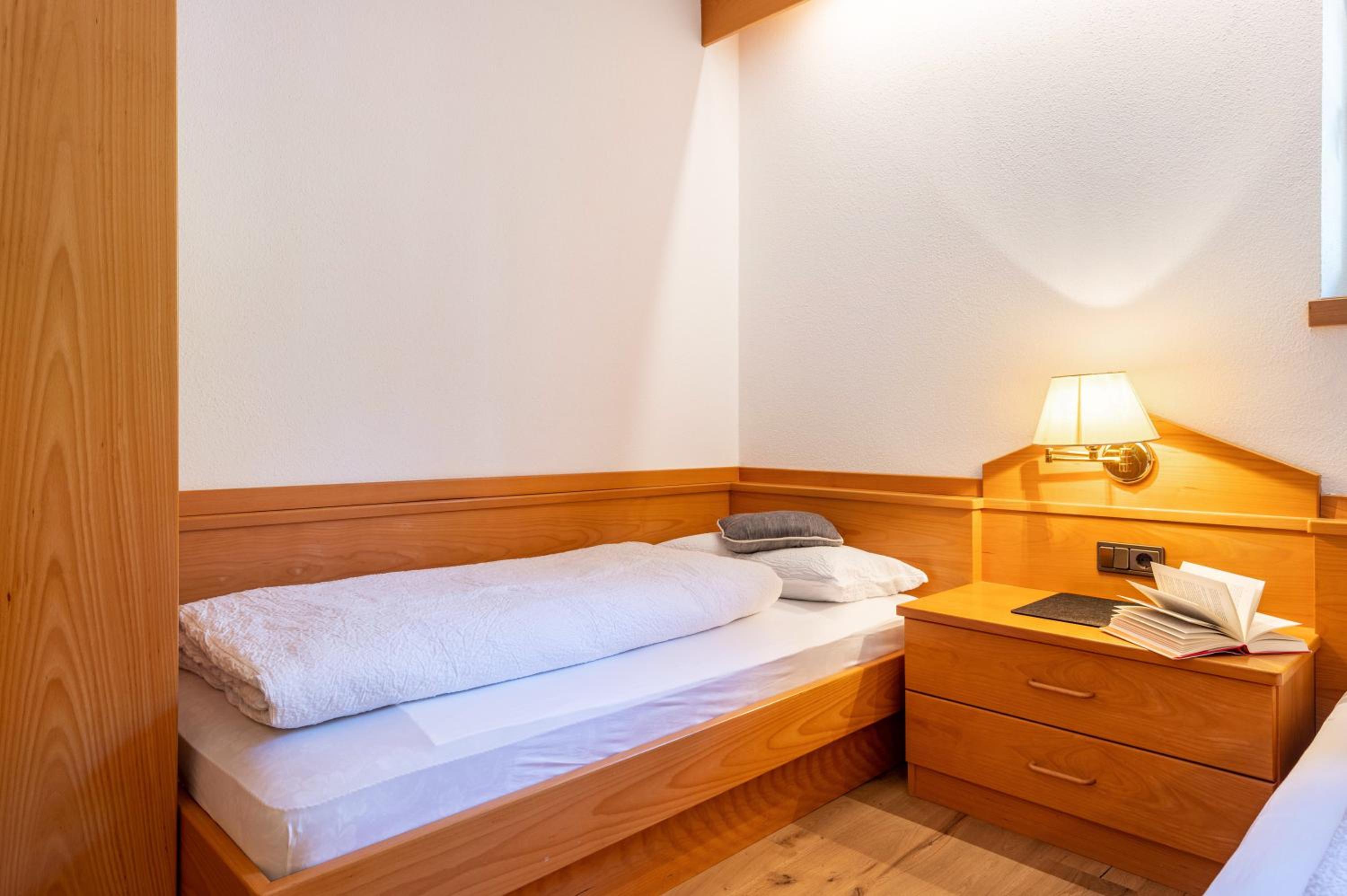 Two-Bedroom Deluxe Apartment with Garden View photo 2