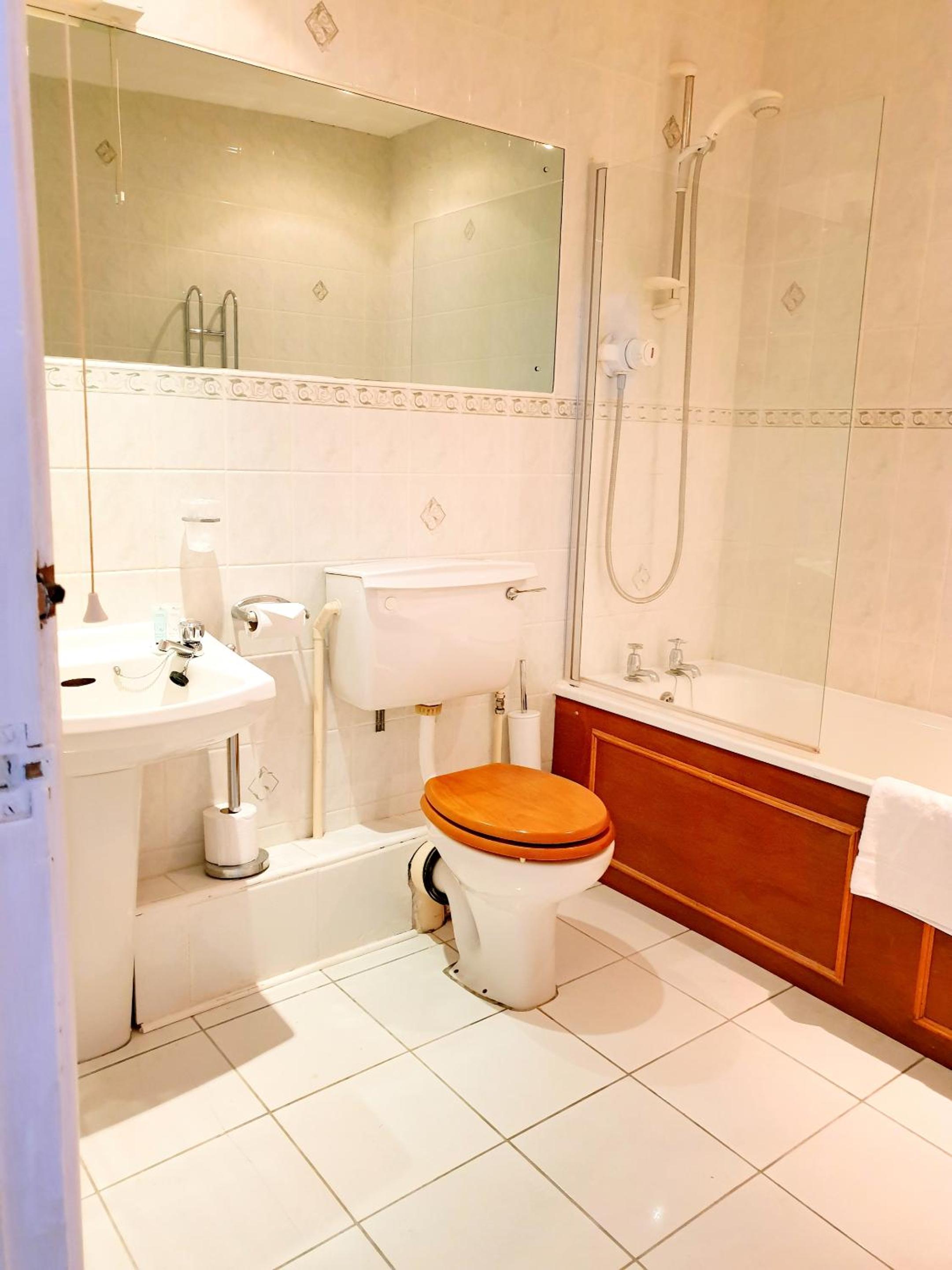 Double Room with Private Bathroom photo 2