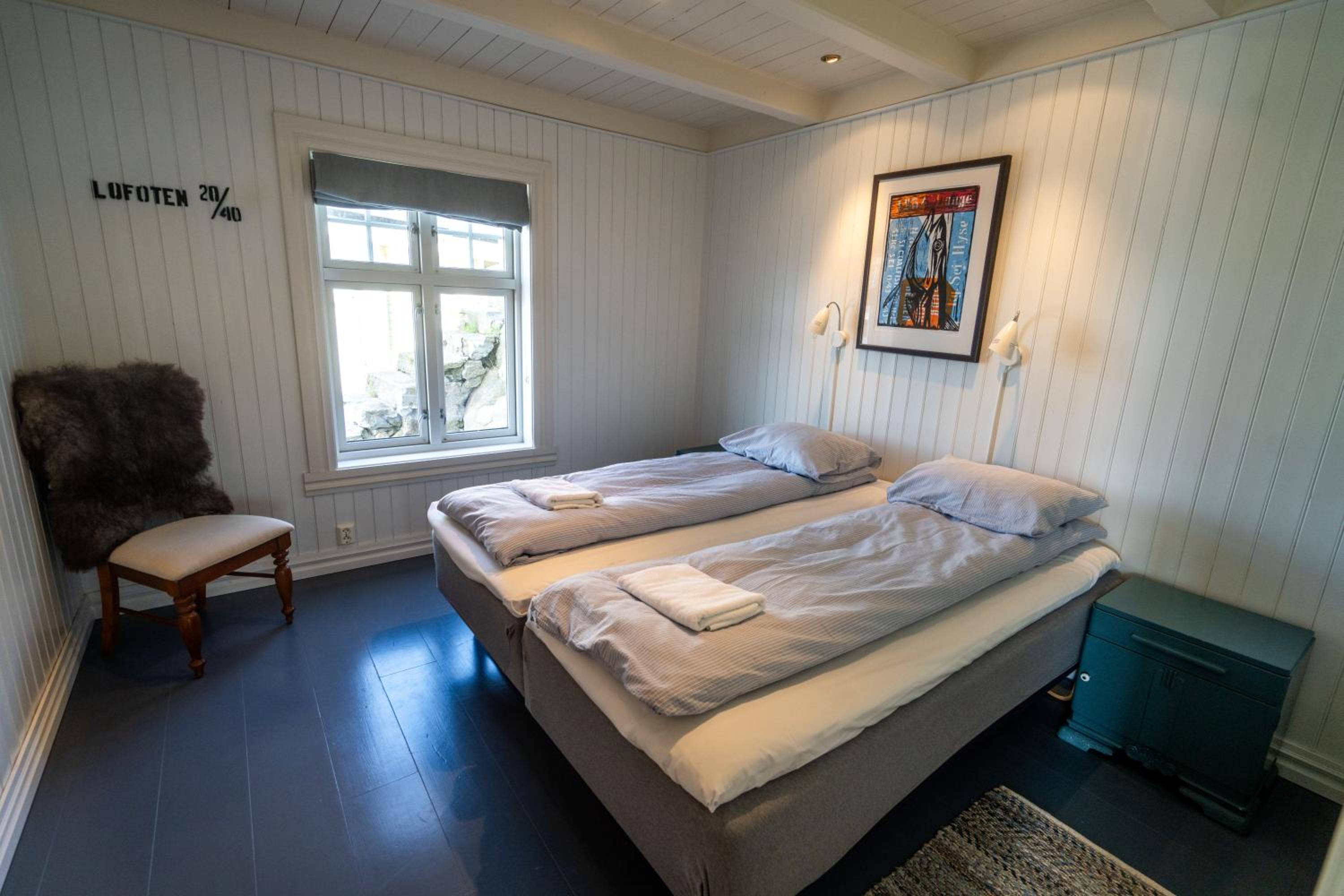 Six-Bedroom House photo 2