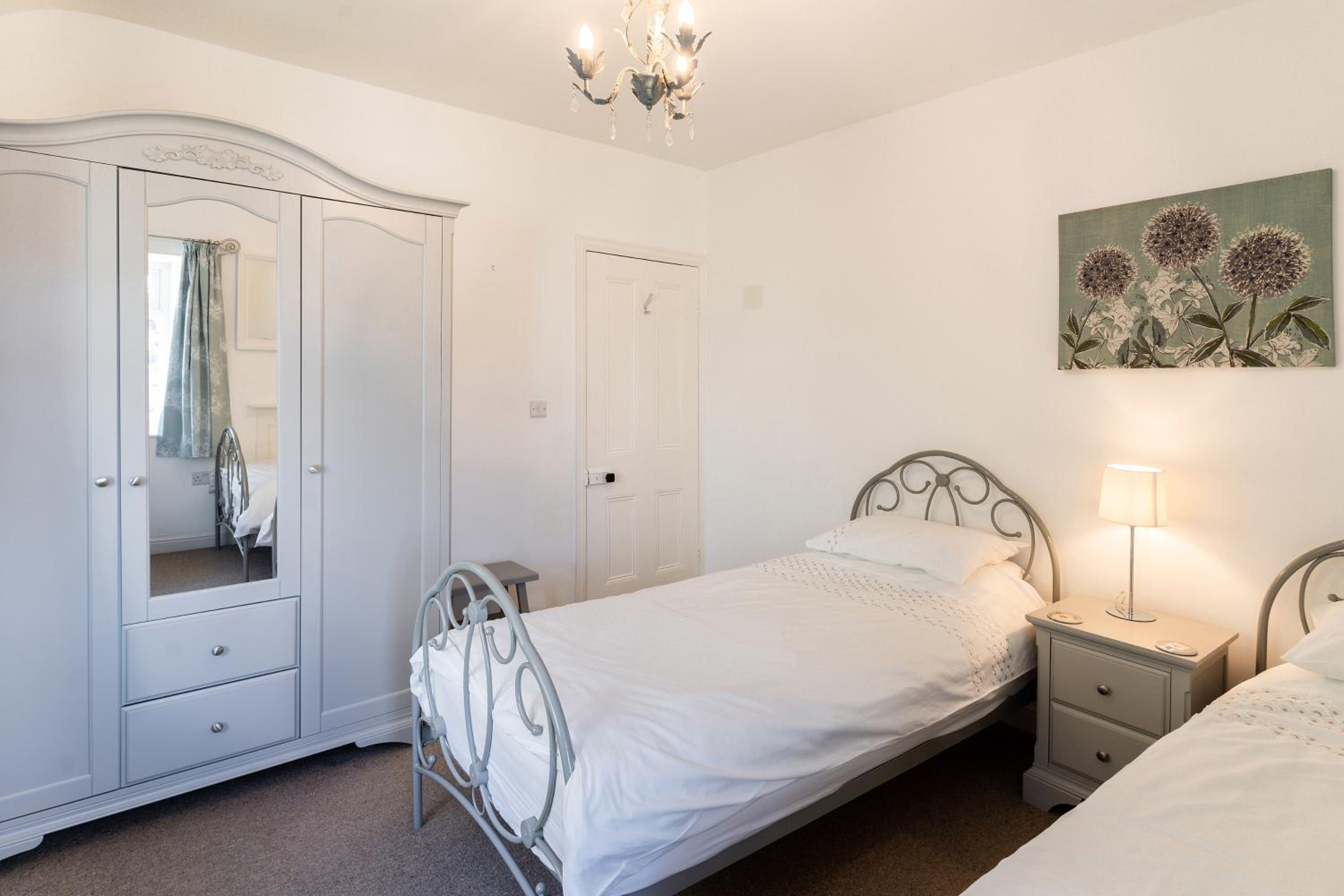 Four-Bedroom House photo 1