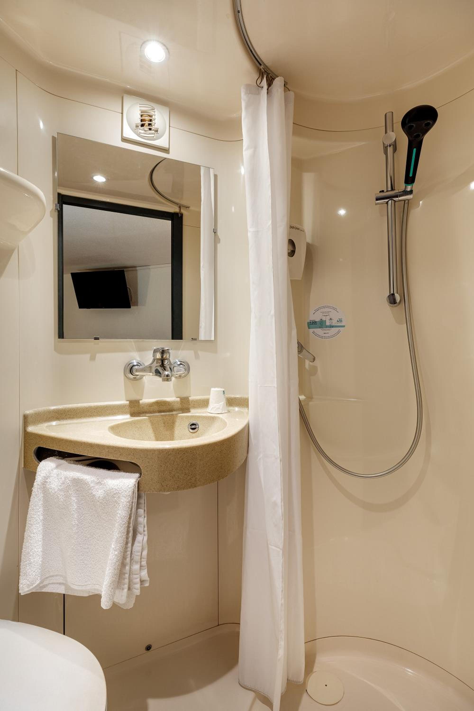 Double Room - Photo 5