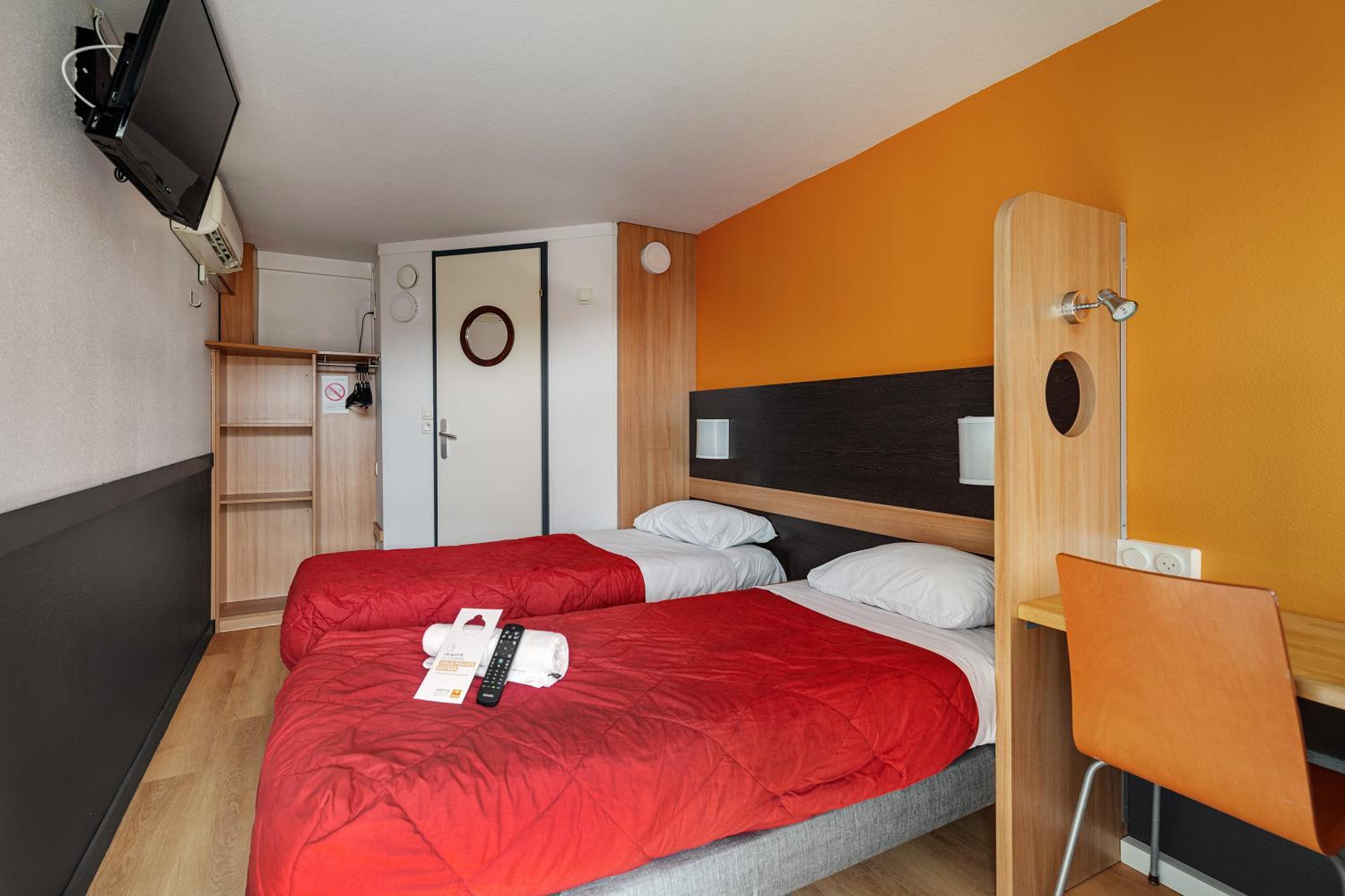 Standard Room - 2 Single Beds - Photo 1
