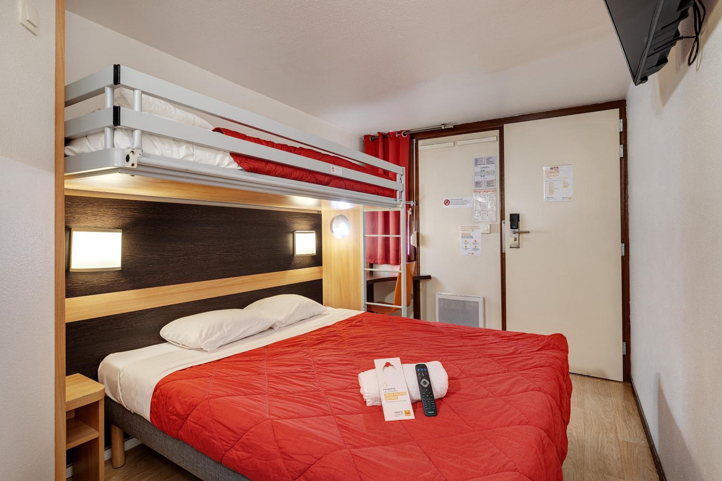 Triple Room (1 Double Bed + 1 Single Bed) - Photo 4