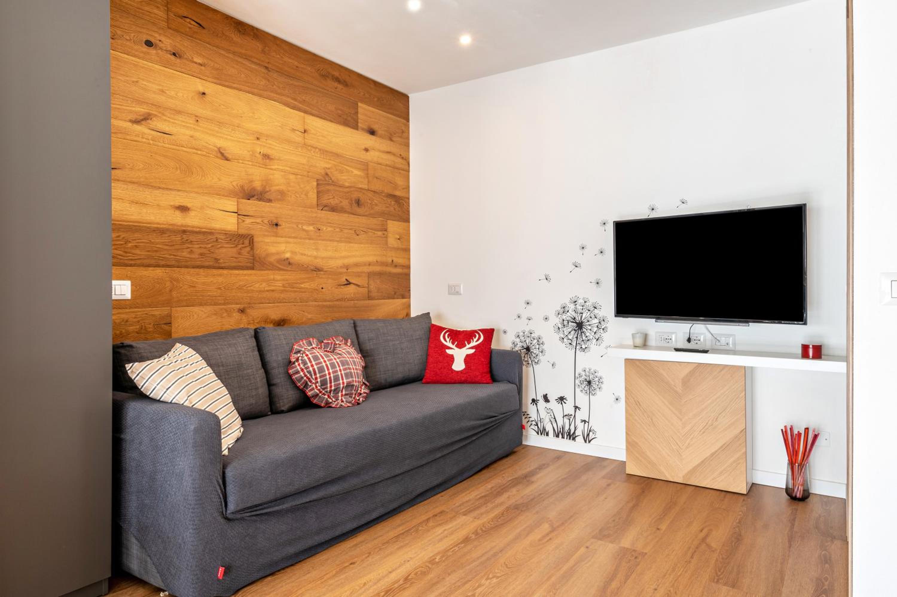 Two-Bedroom Apartment with Mountain View
