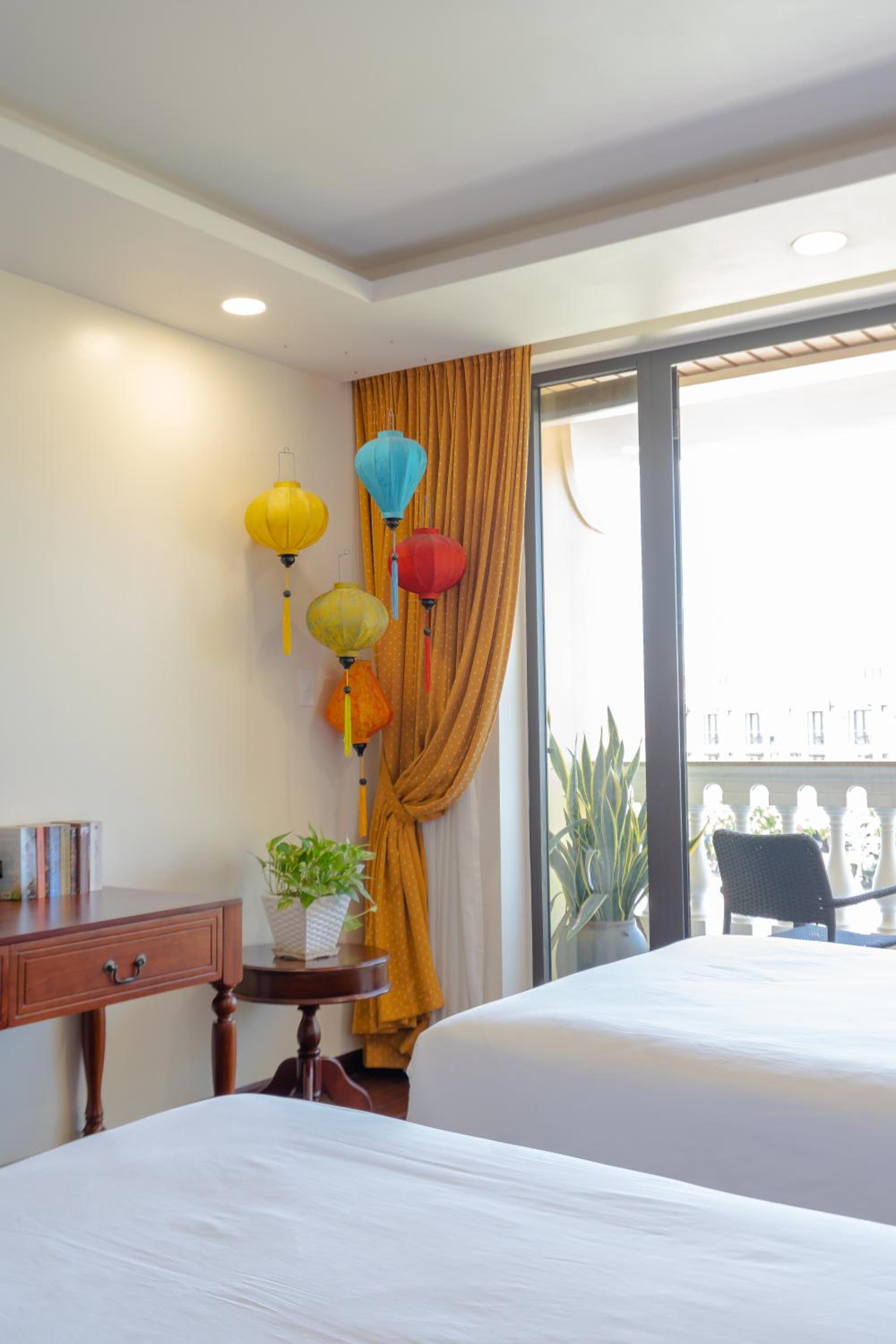 Twin Room with City View - Photo 4