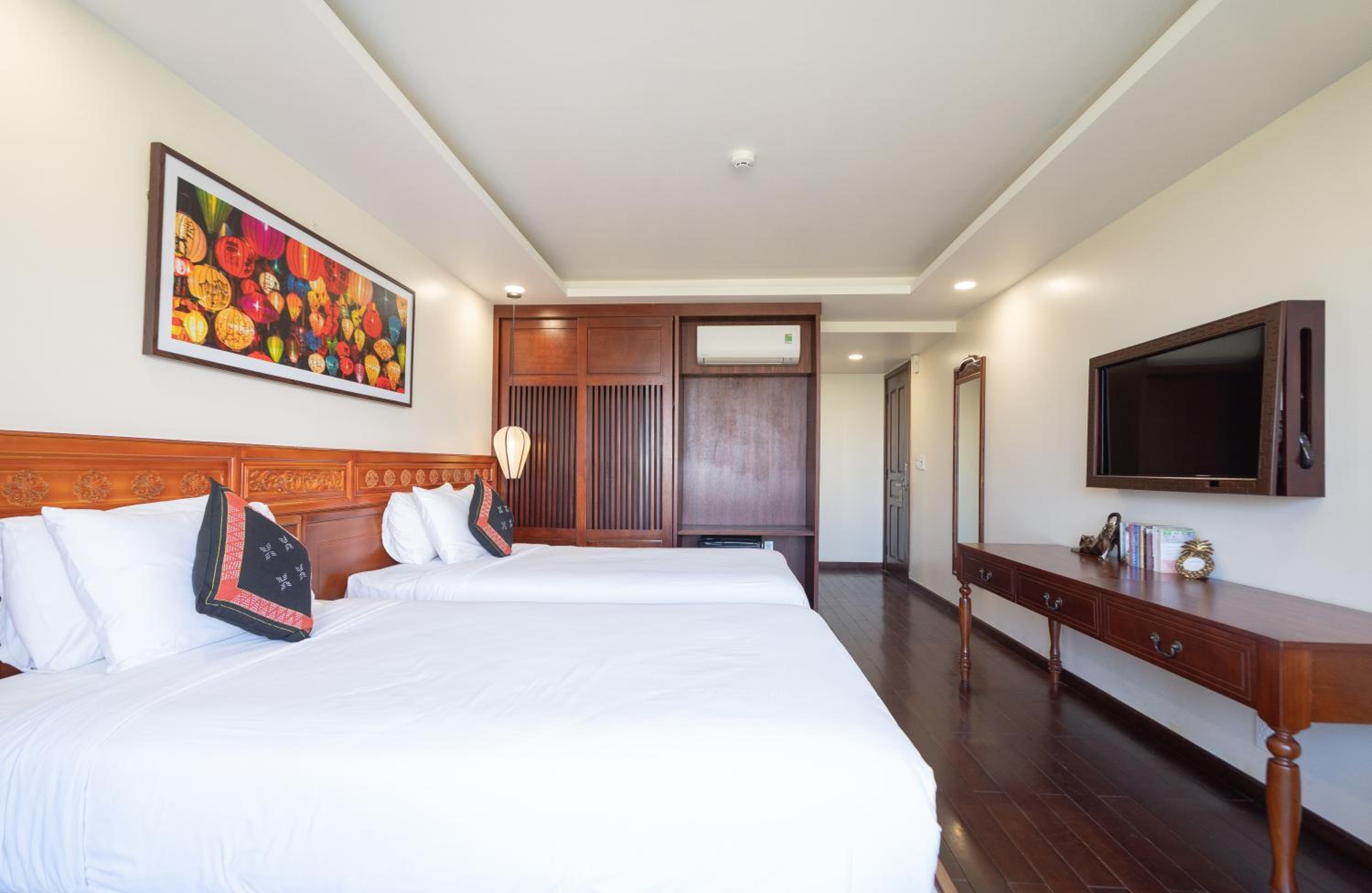 Twin Room with City View - Photo 2
