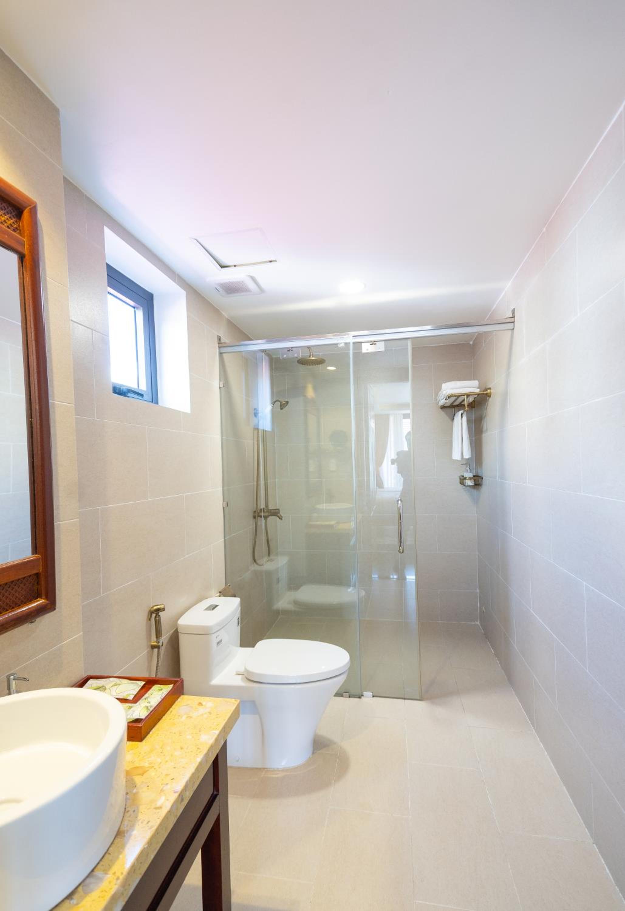 Twin Room with City View - Photo 5