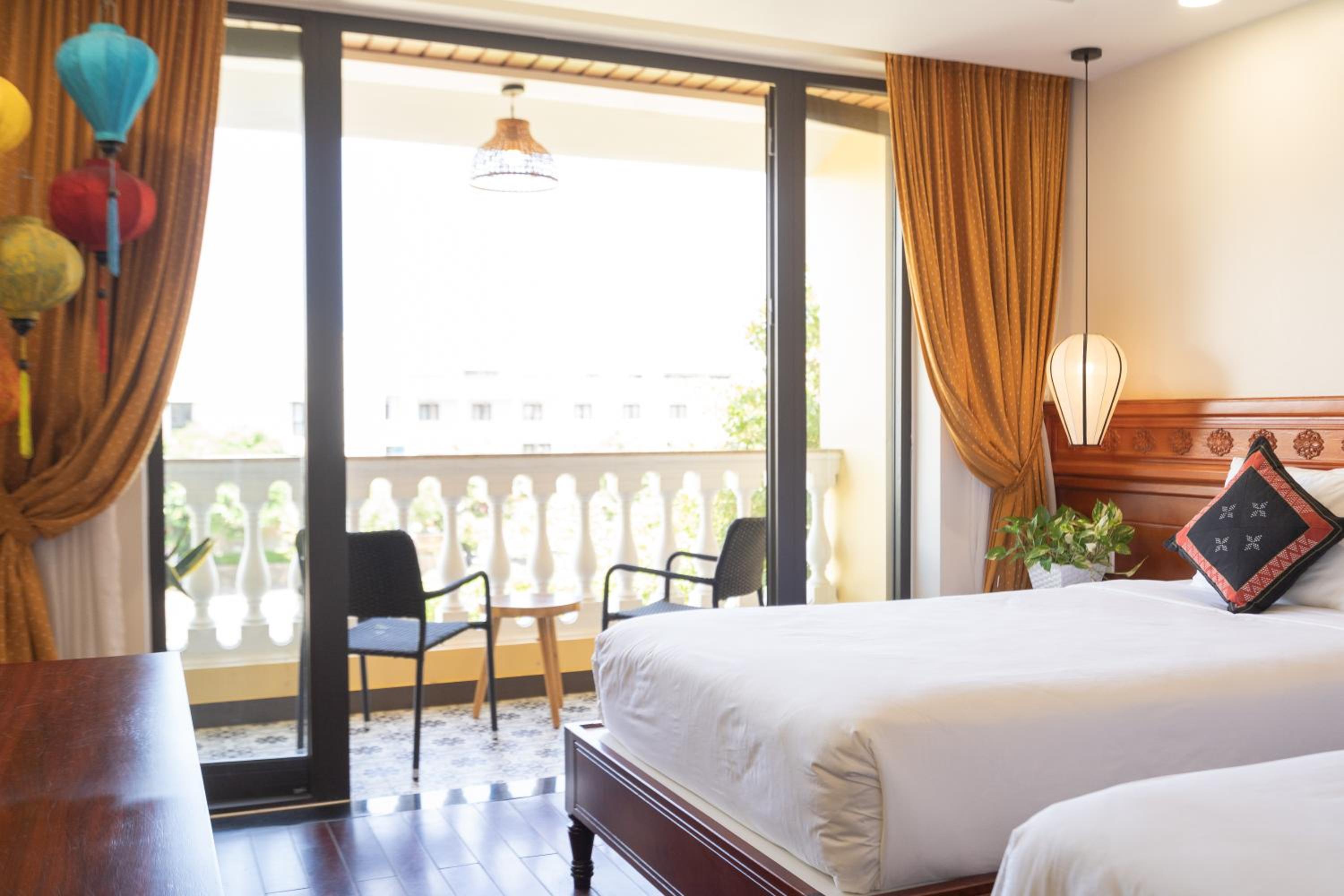 Twin Room with City View - Photo 3