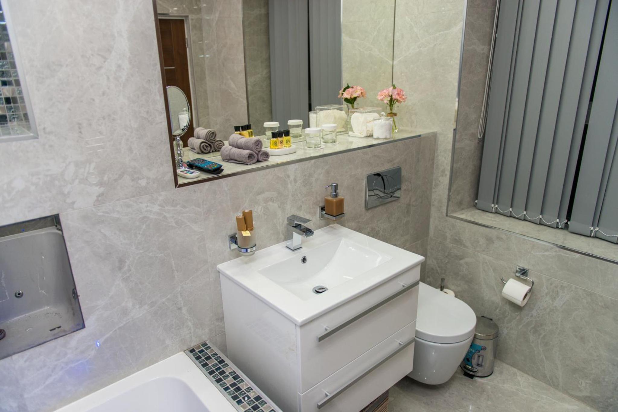 Superior Suite - Photo 43