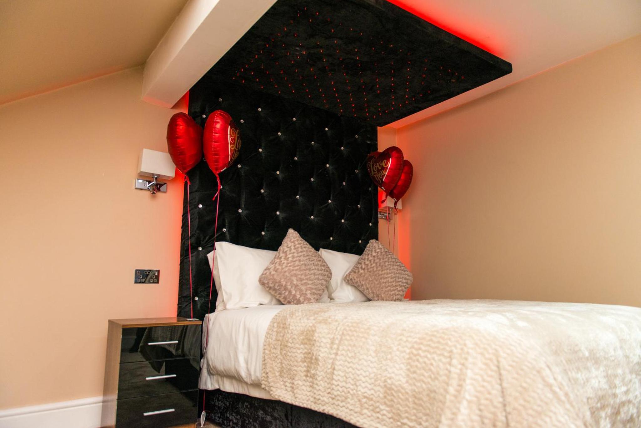 One-Bedroom Apartment - Photo 8