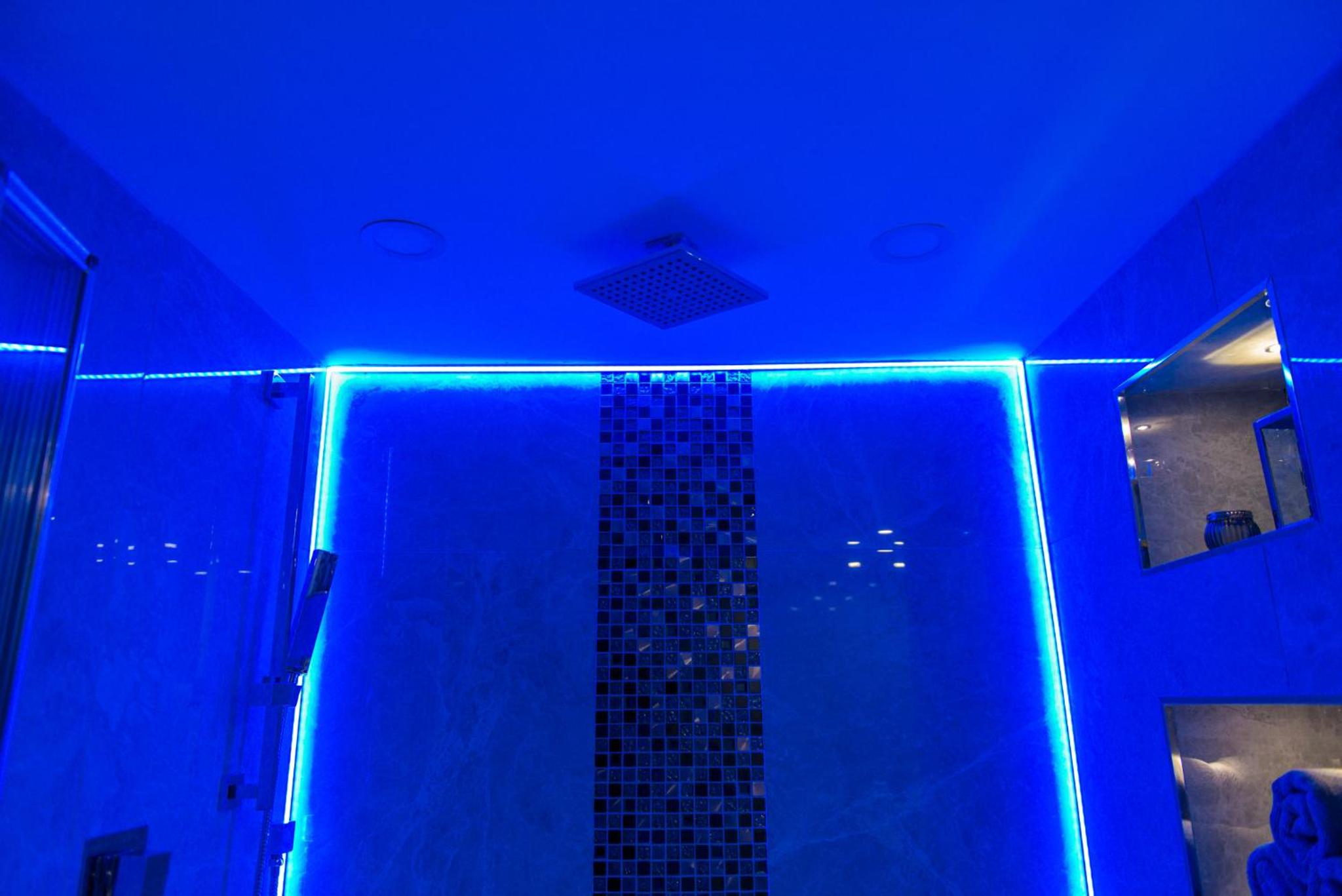 Executive Suite - Photo 34