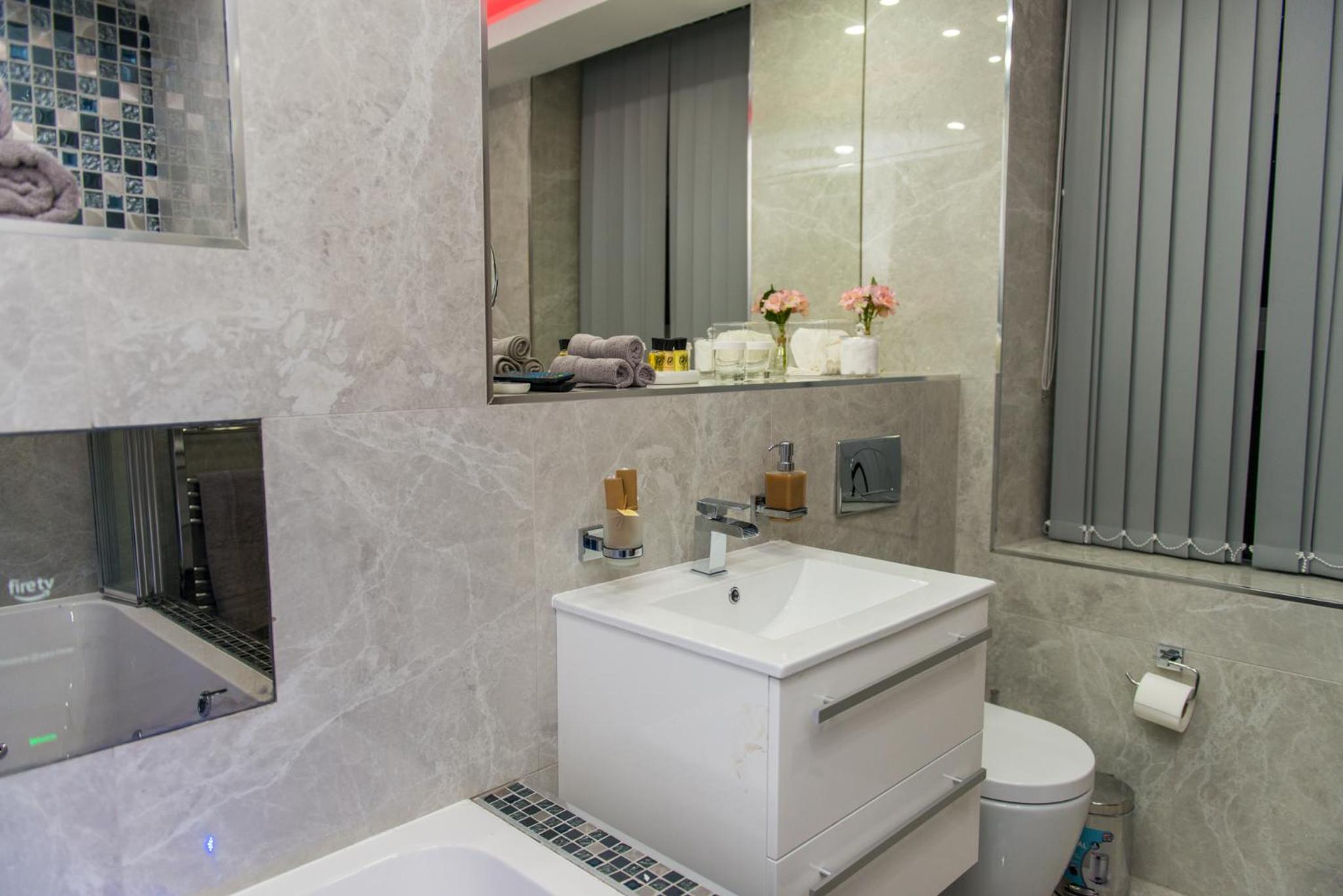 Superior Suite - Photo 5