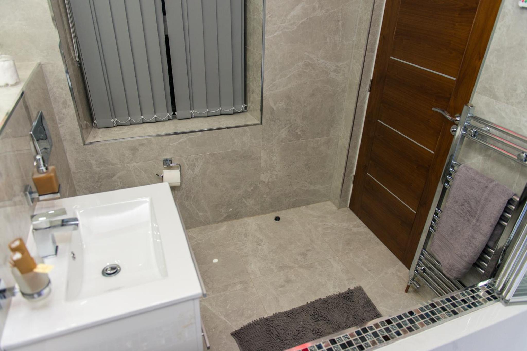 Superior Suite - Photo 7