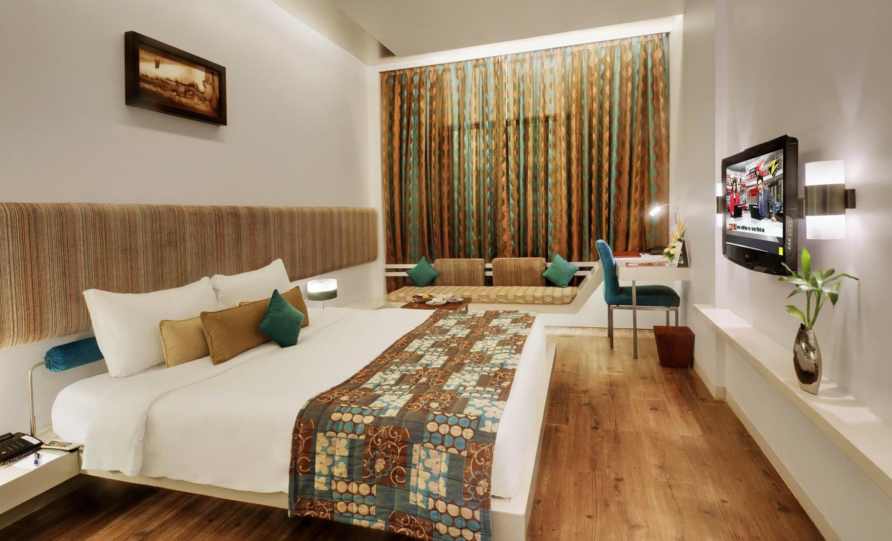 Premium Room King Bed with Breakfast - Photo 2