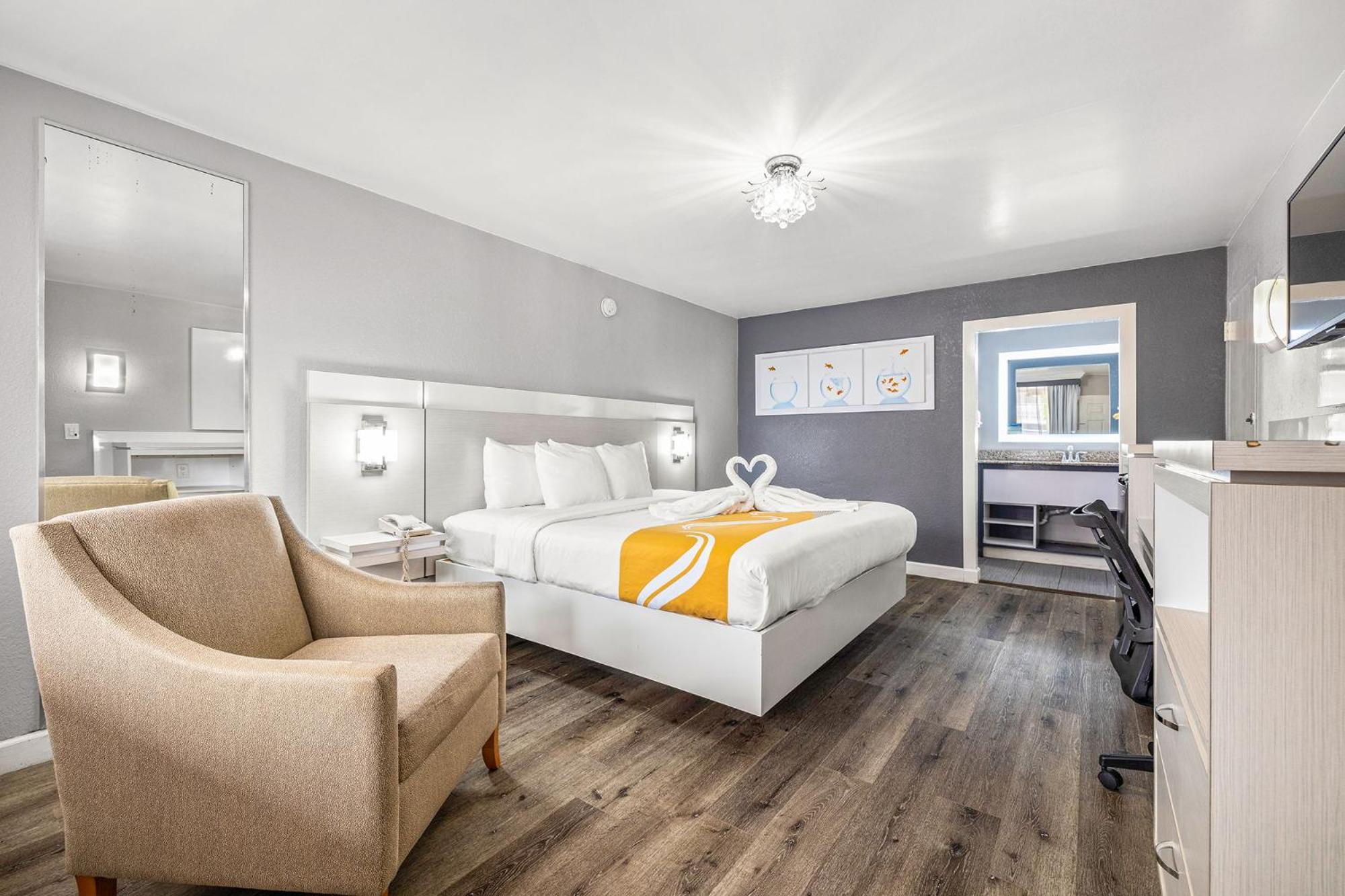 Standard King Room - Photo 1