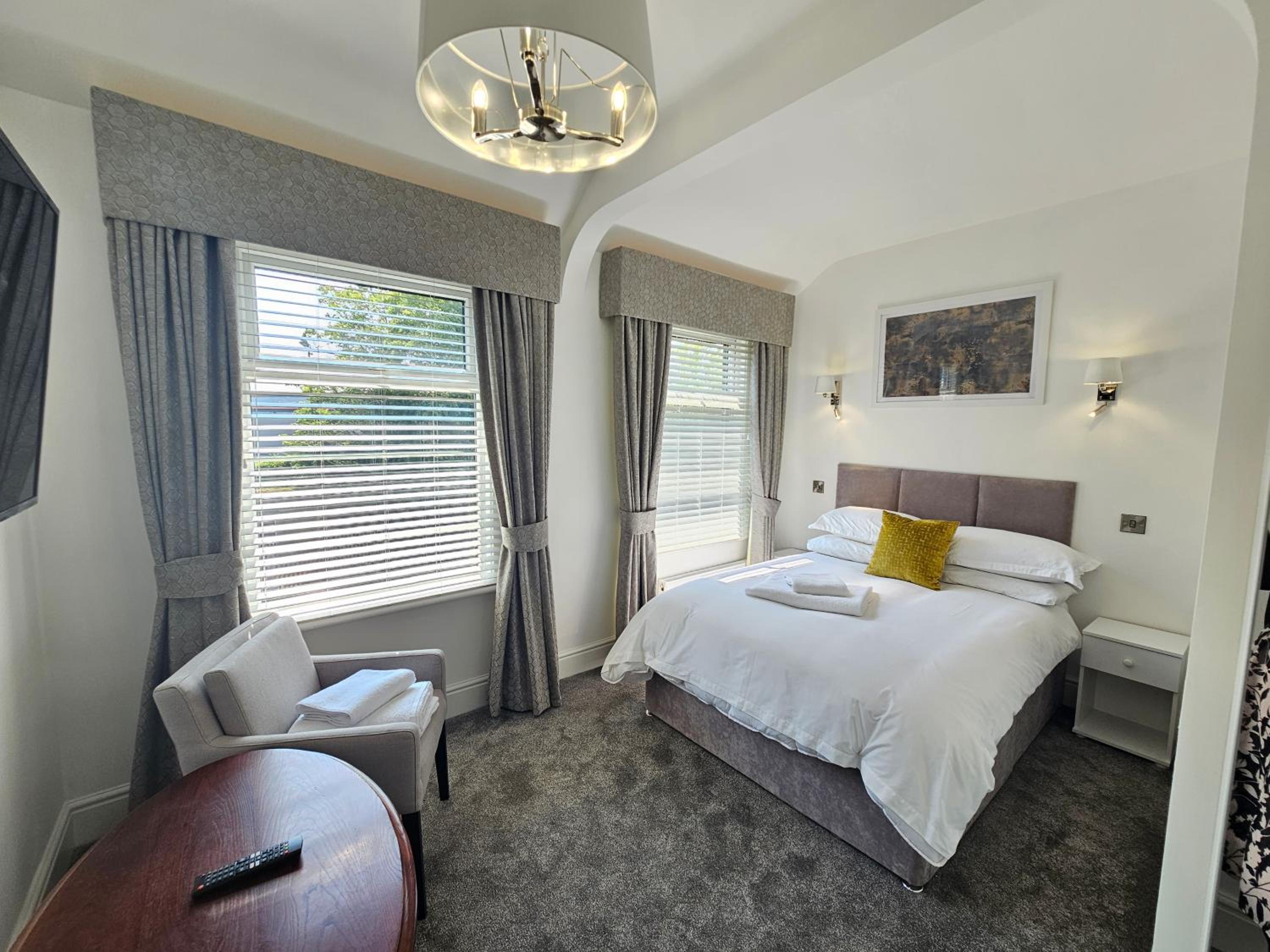 Deluxe Double Room with Shower