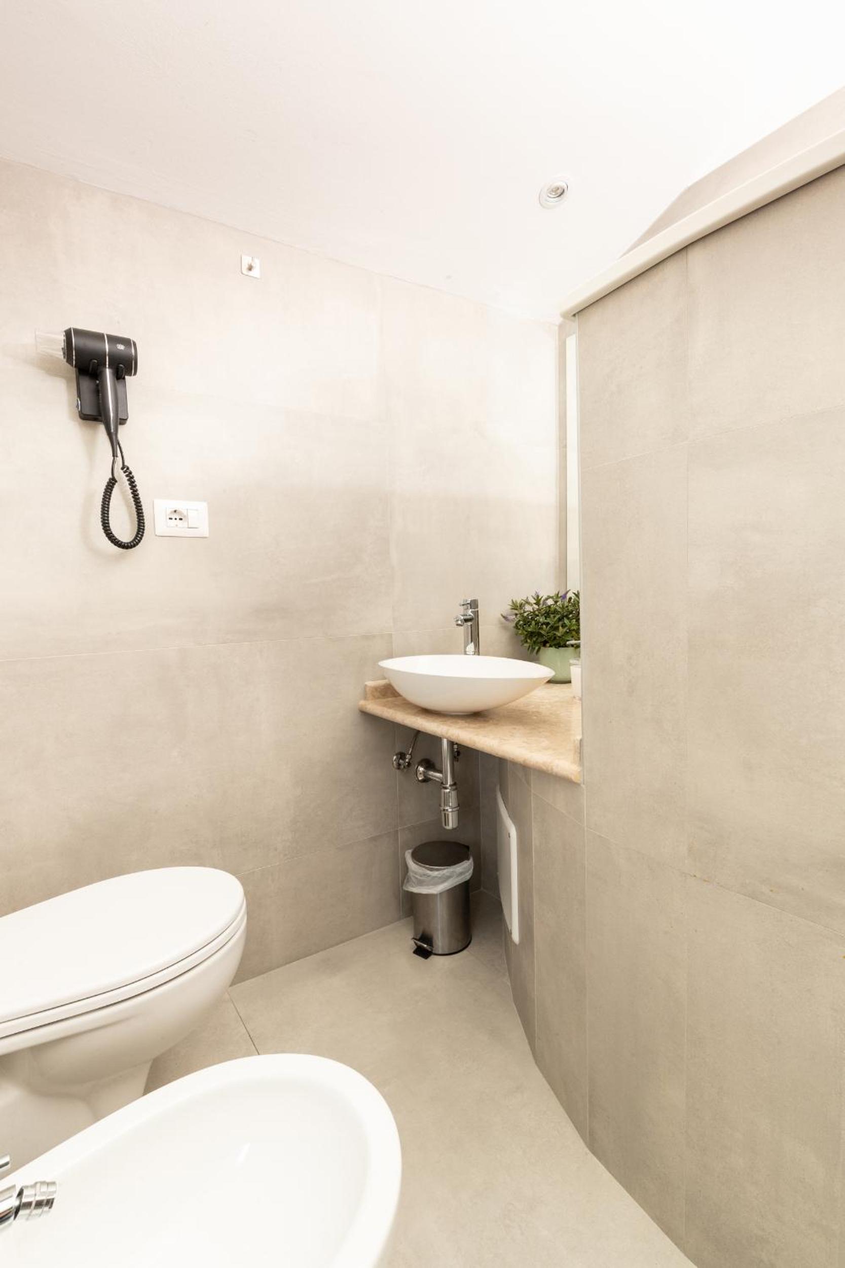 One-Bedroom Apartment - Photo 26
