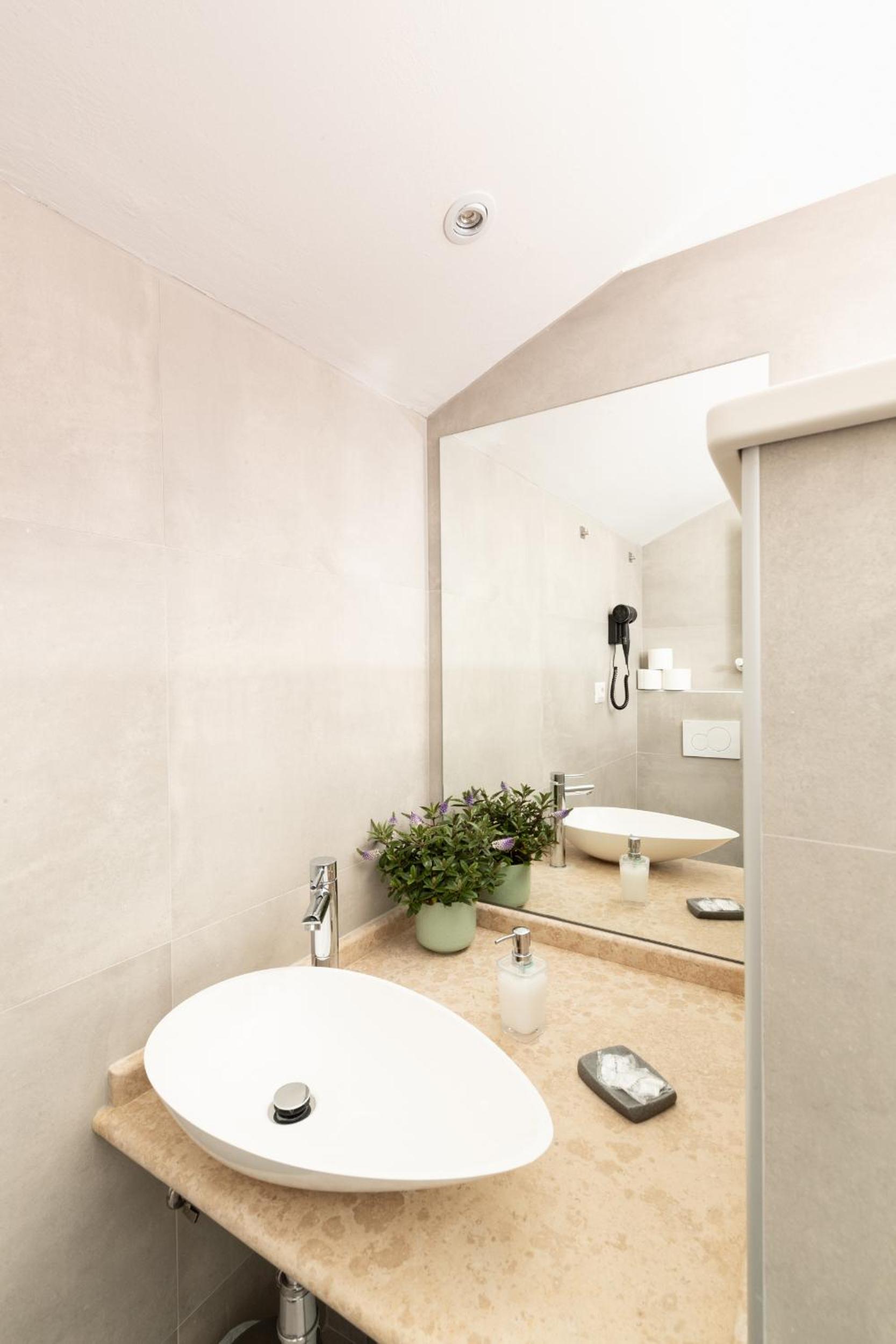 One-Bedroom Apartment - Photo 27