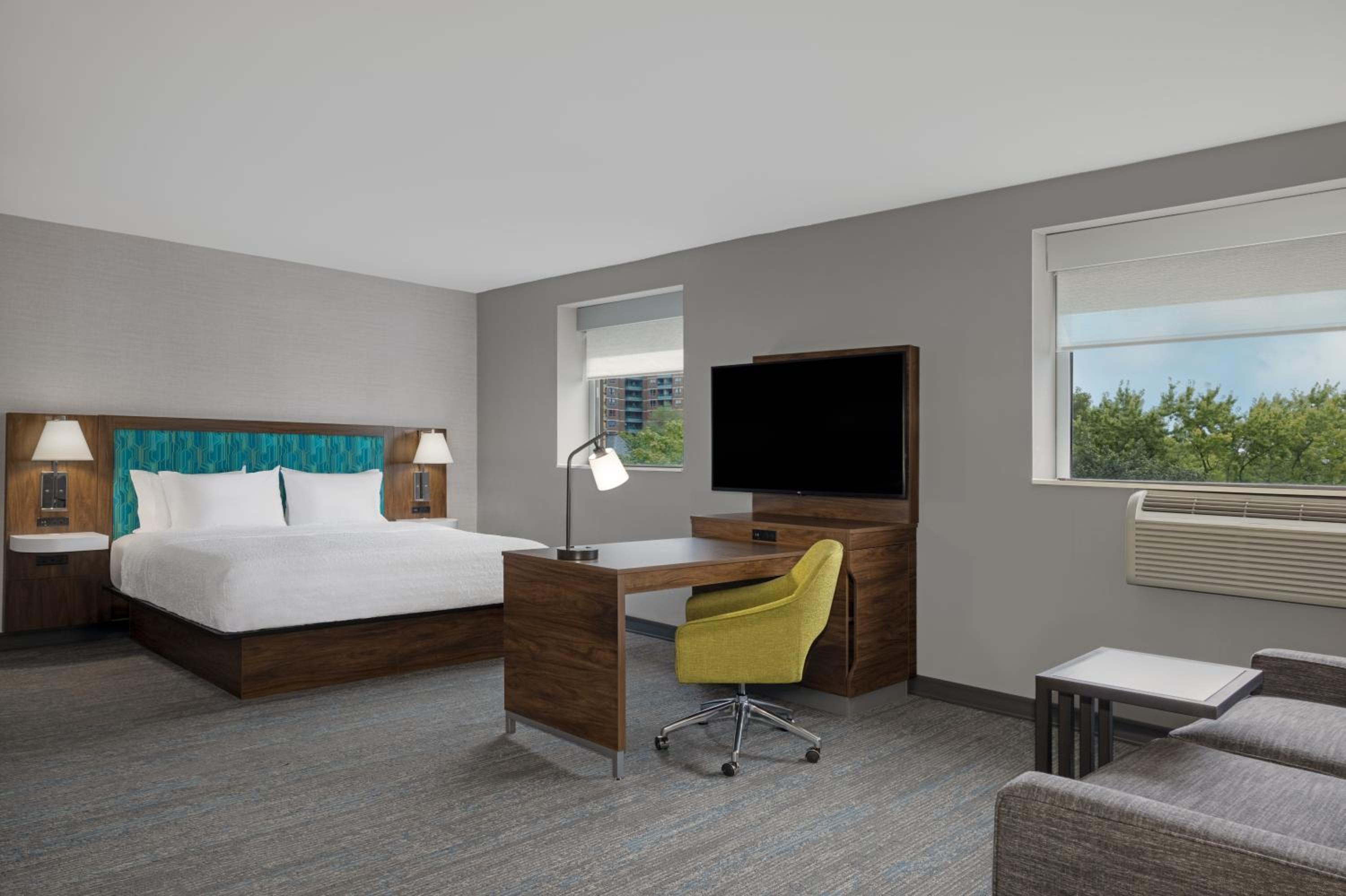 King Studio Suite with Park View thumbnail 6