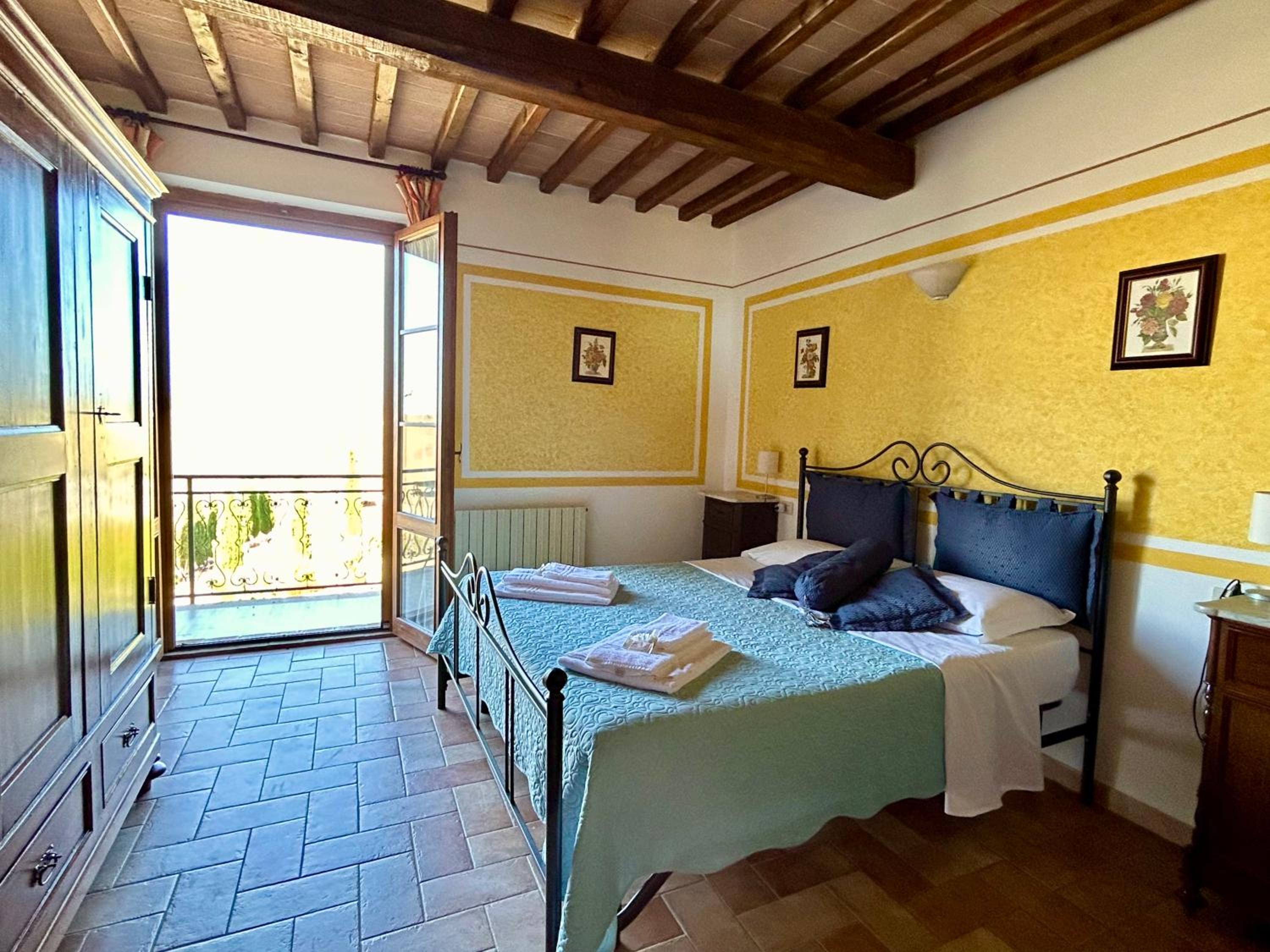 Two-Bedroom Apartment with Balcony photo 1