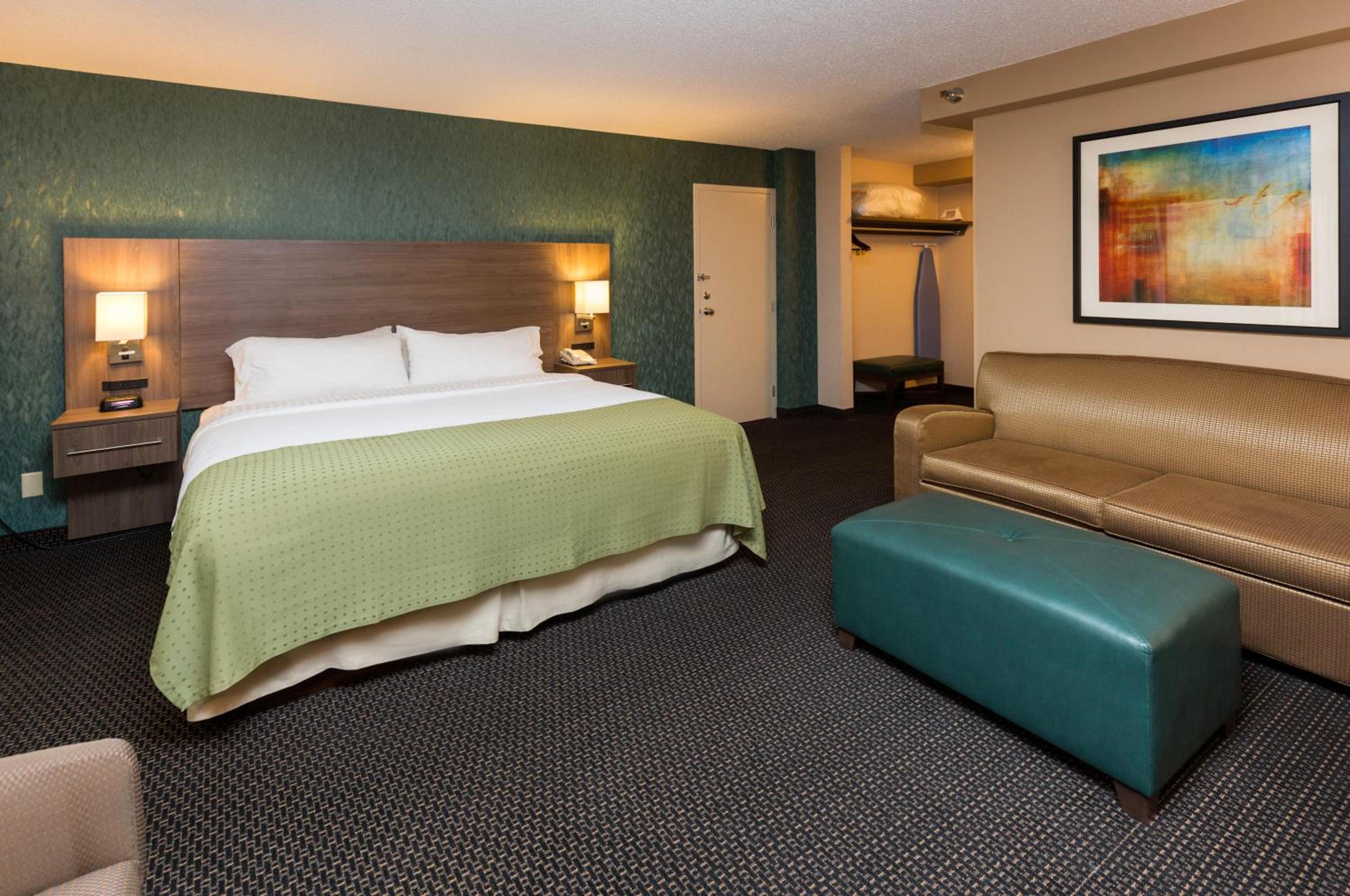 Premium King Room - Photo 1