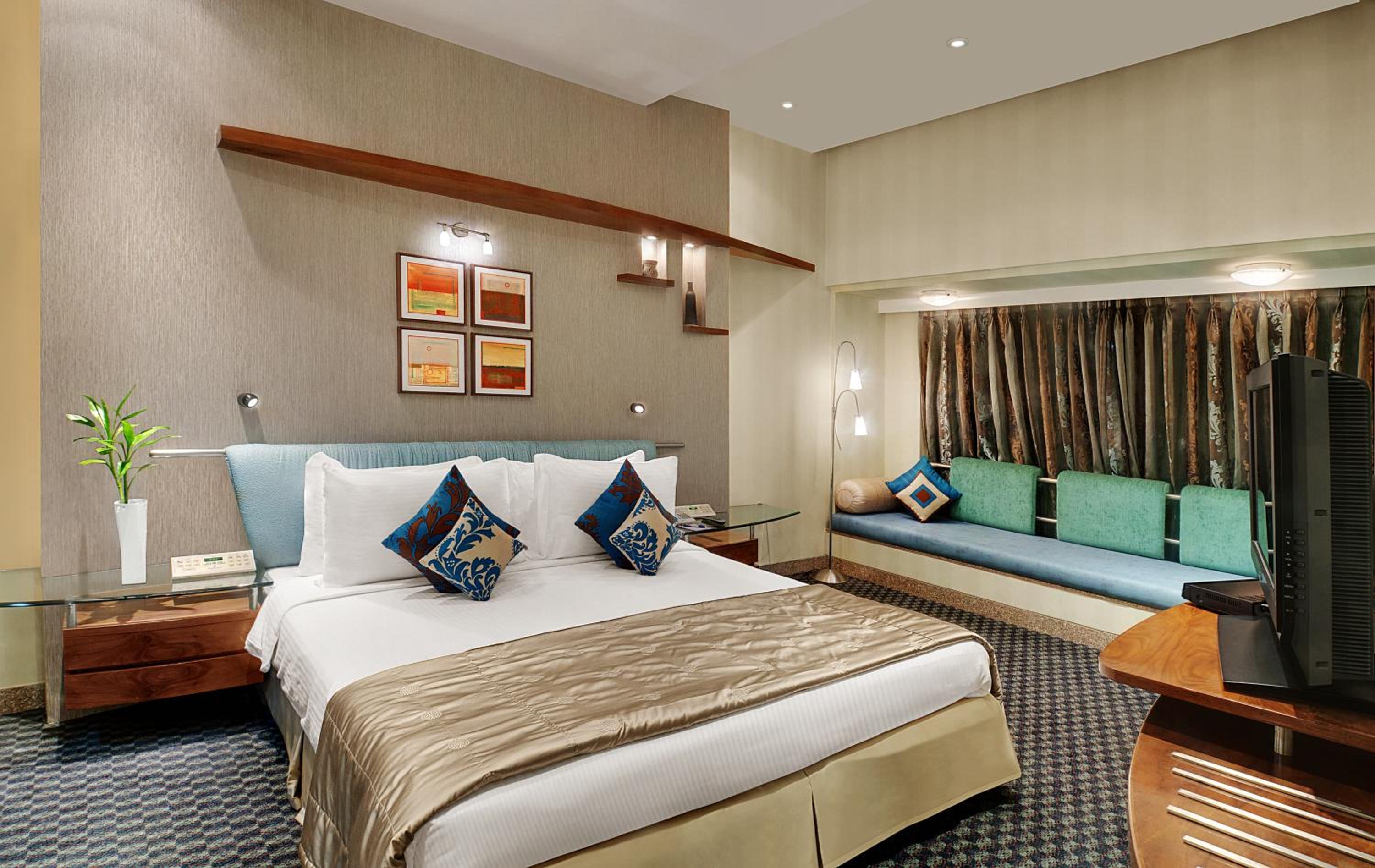 Premium Room King Bed with Breakfast - Photo 1