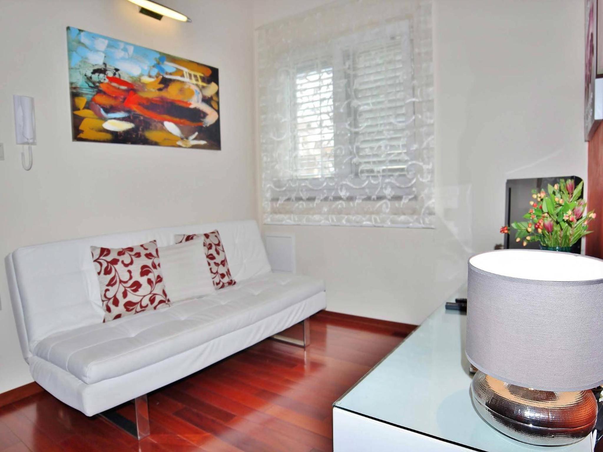 One-Bedroom Apartment with Balcony photo 2