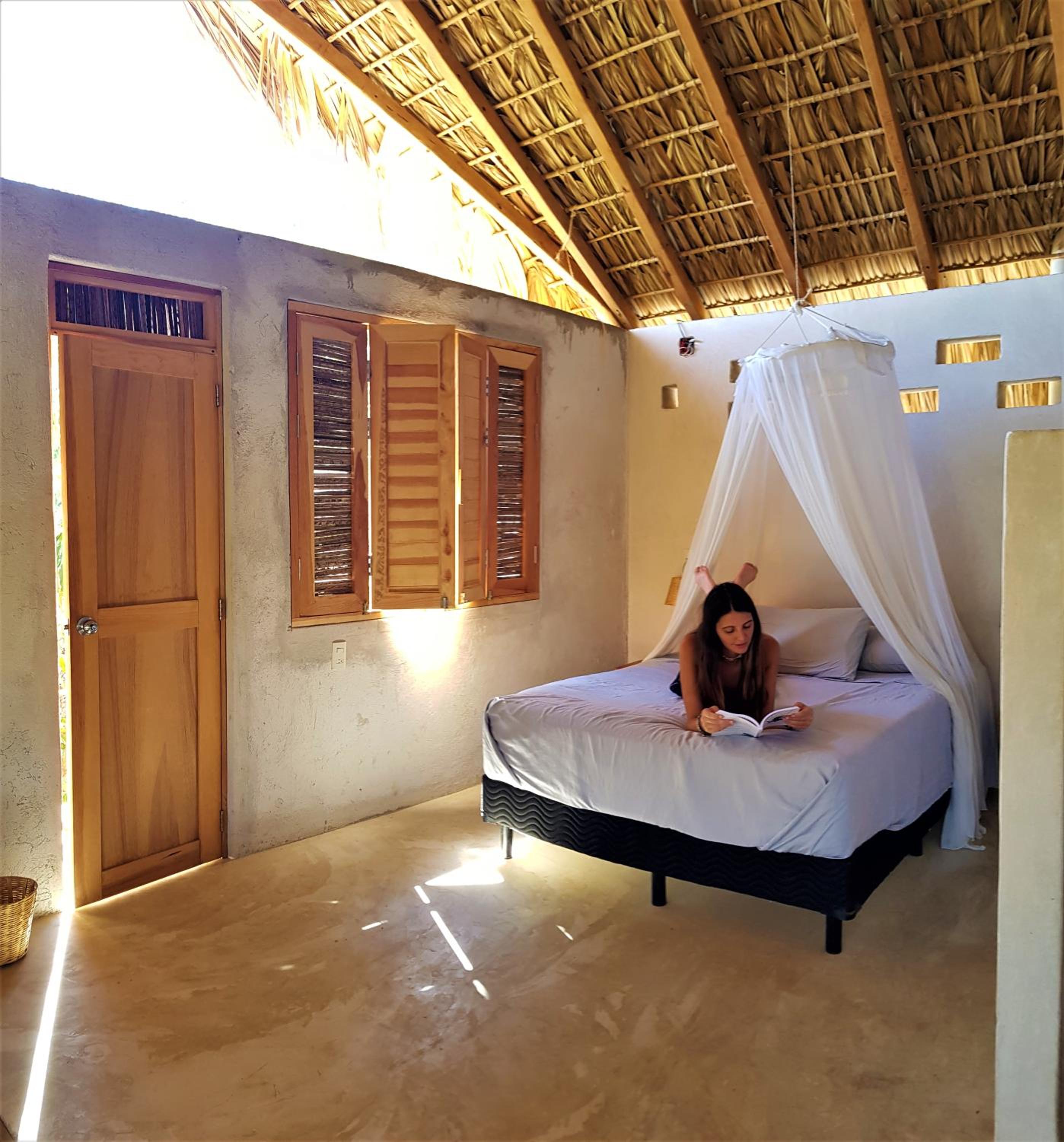 Deluxe Double Room with Balcony and Sea View - Photo 11