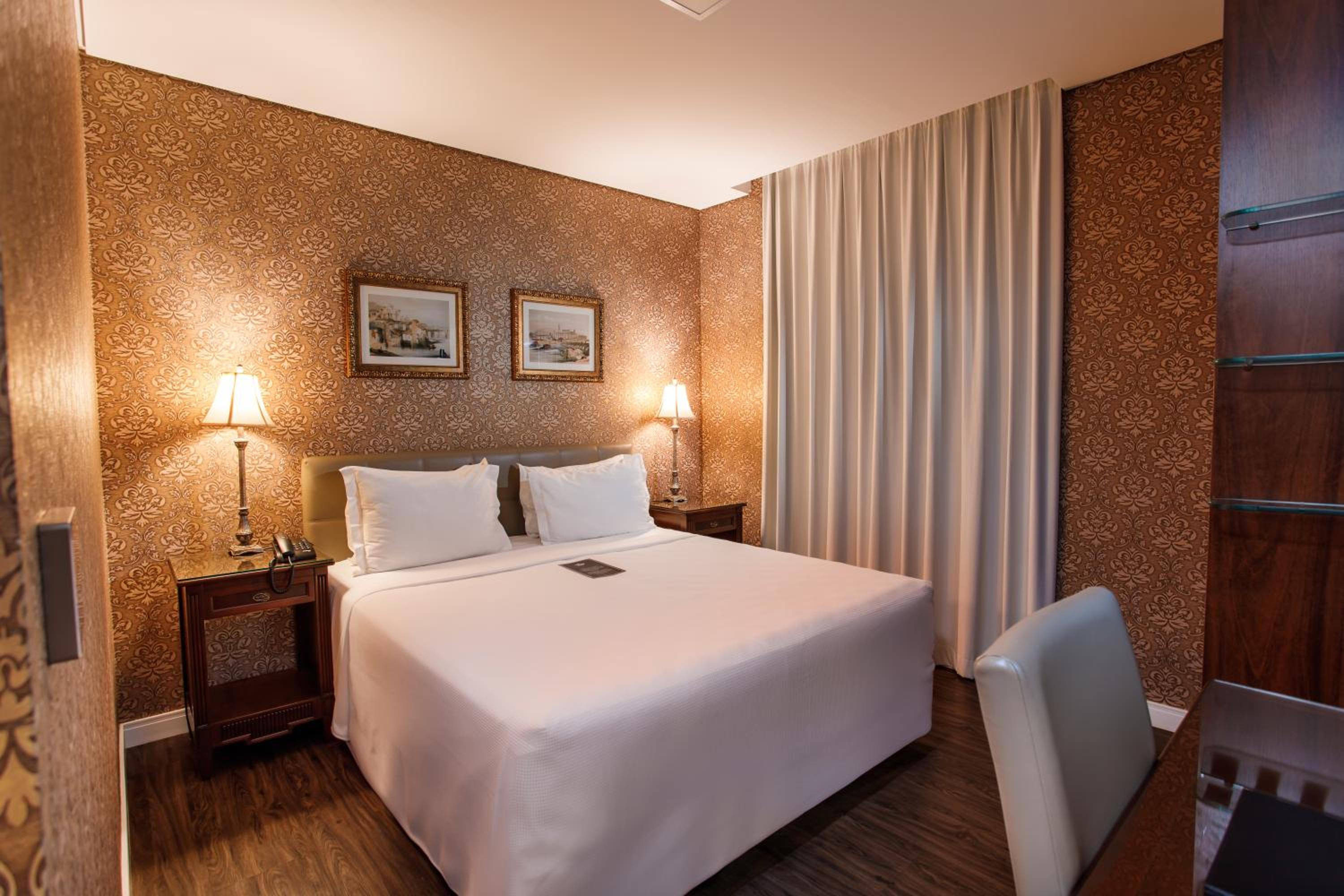 Deluxe Room - Photo 2