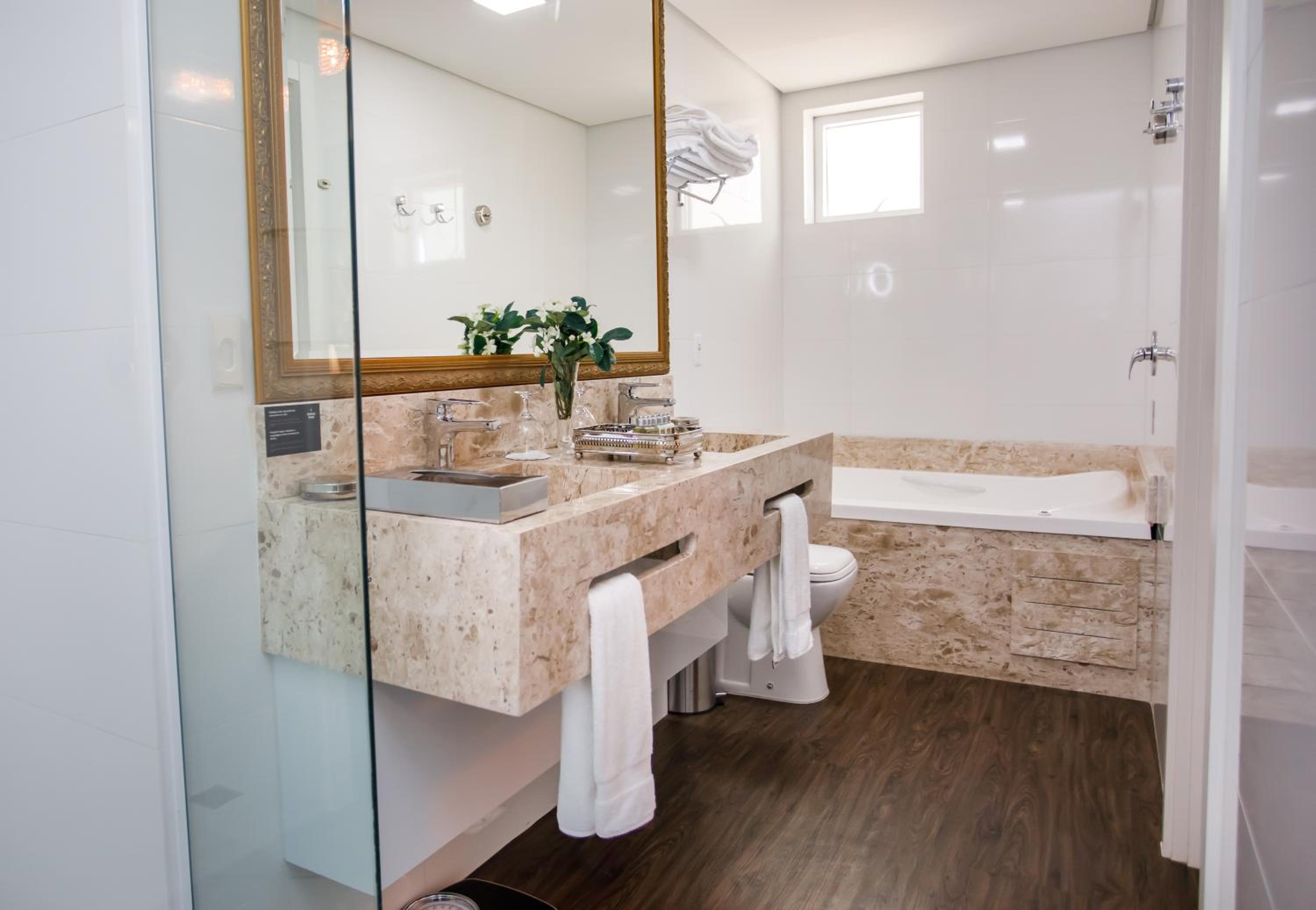 King Suite - Photo 9