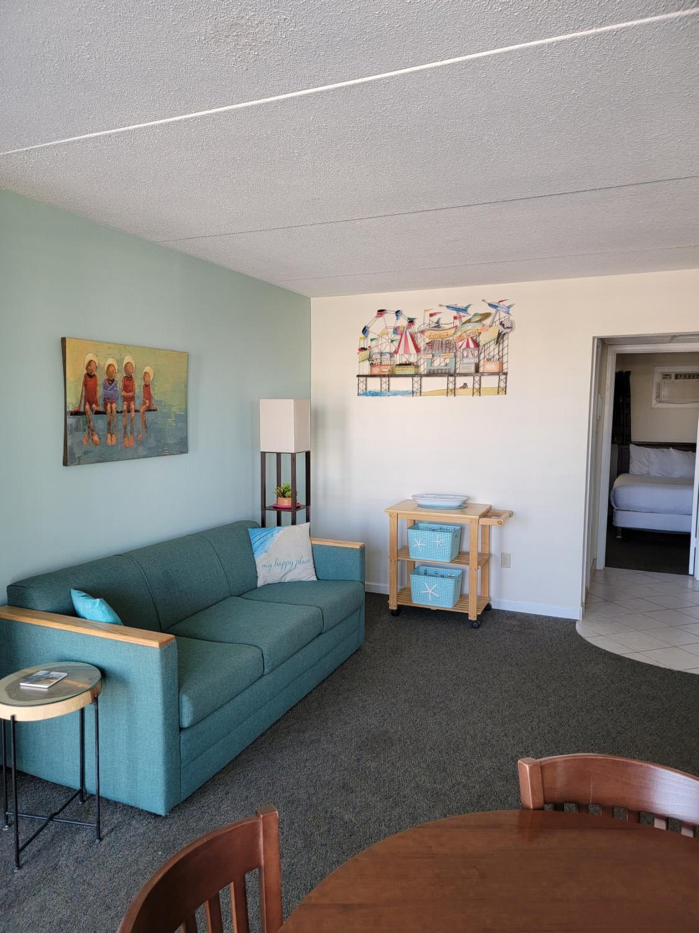 Pool & Ocean view Two-Room Efficiency with Living Room - Bed Room - 2 TV's