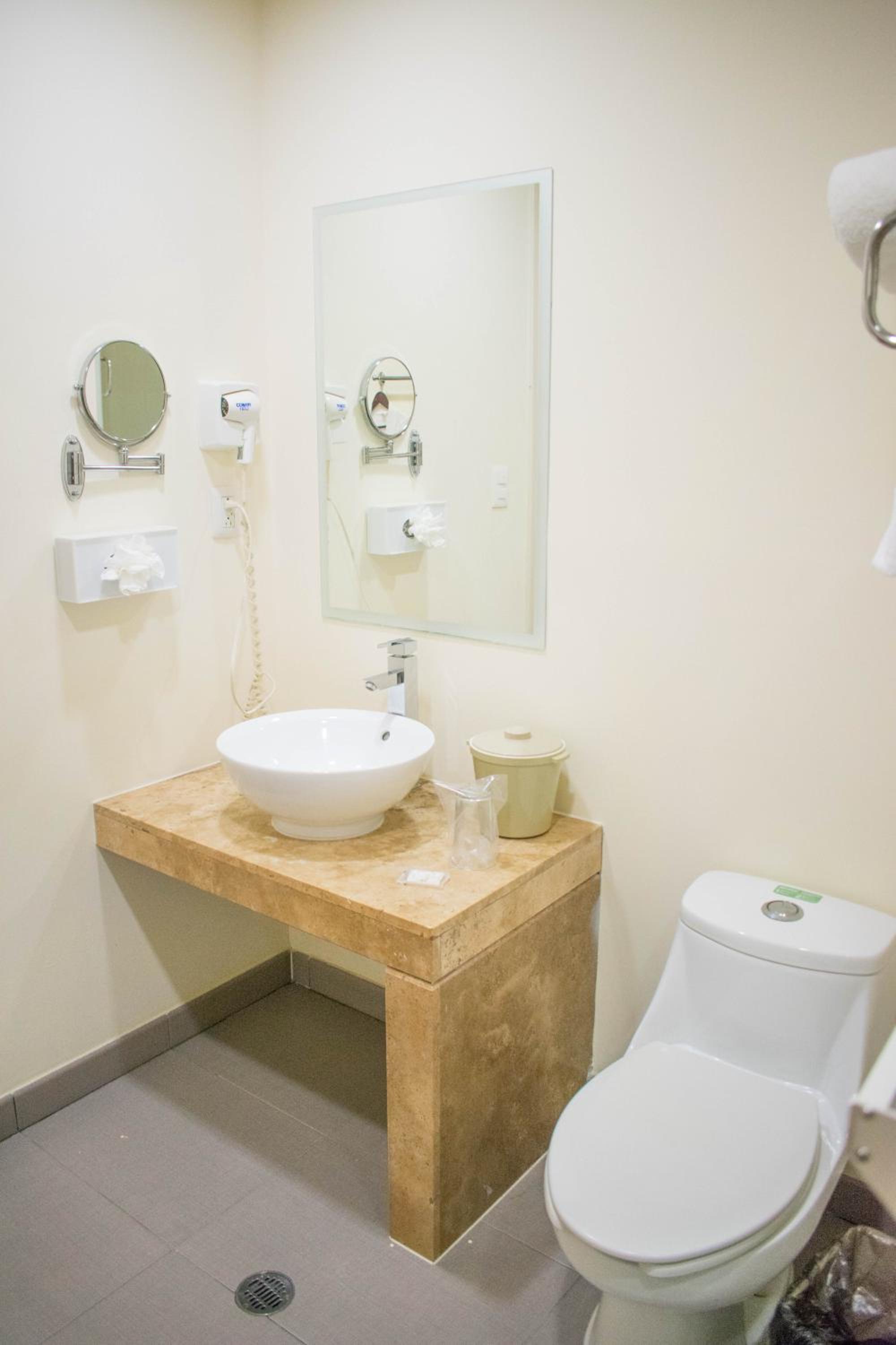 Twin Room - Photo 3