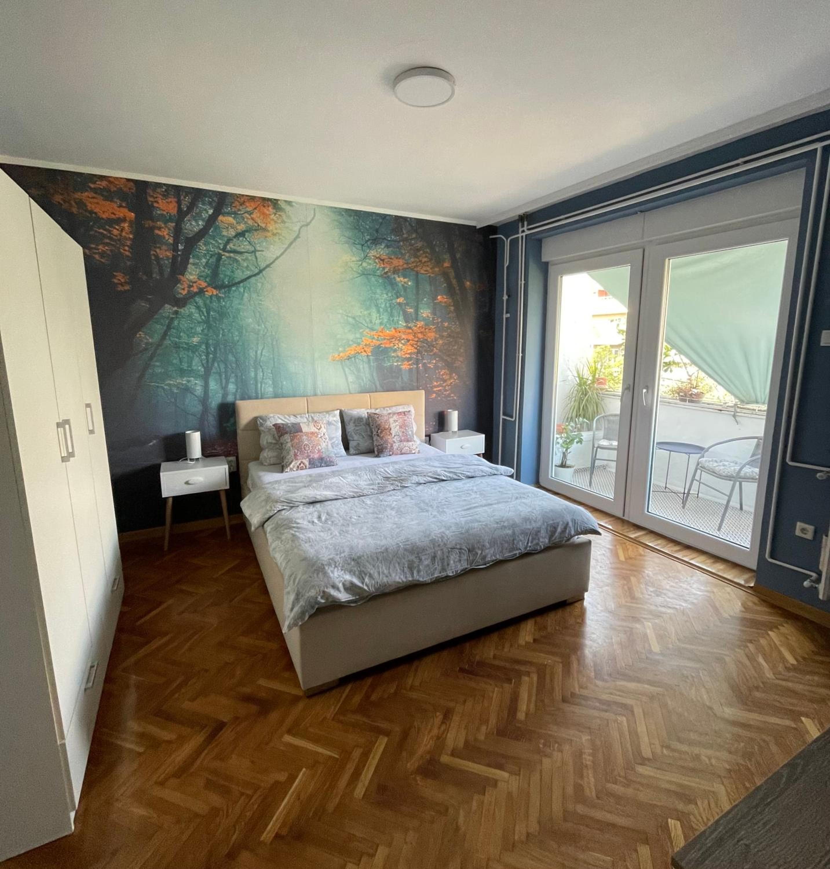 One-Bedroom Apartment photo 1