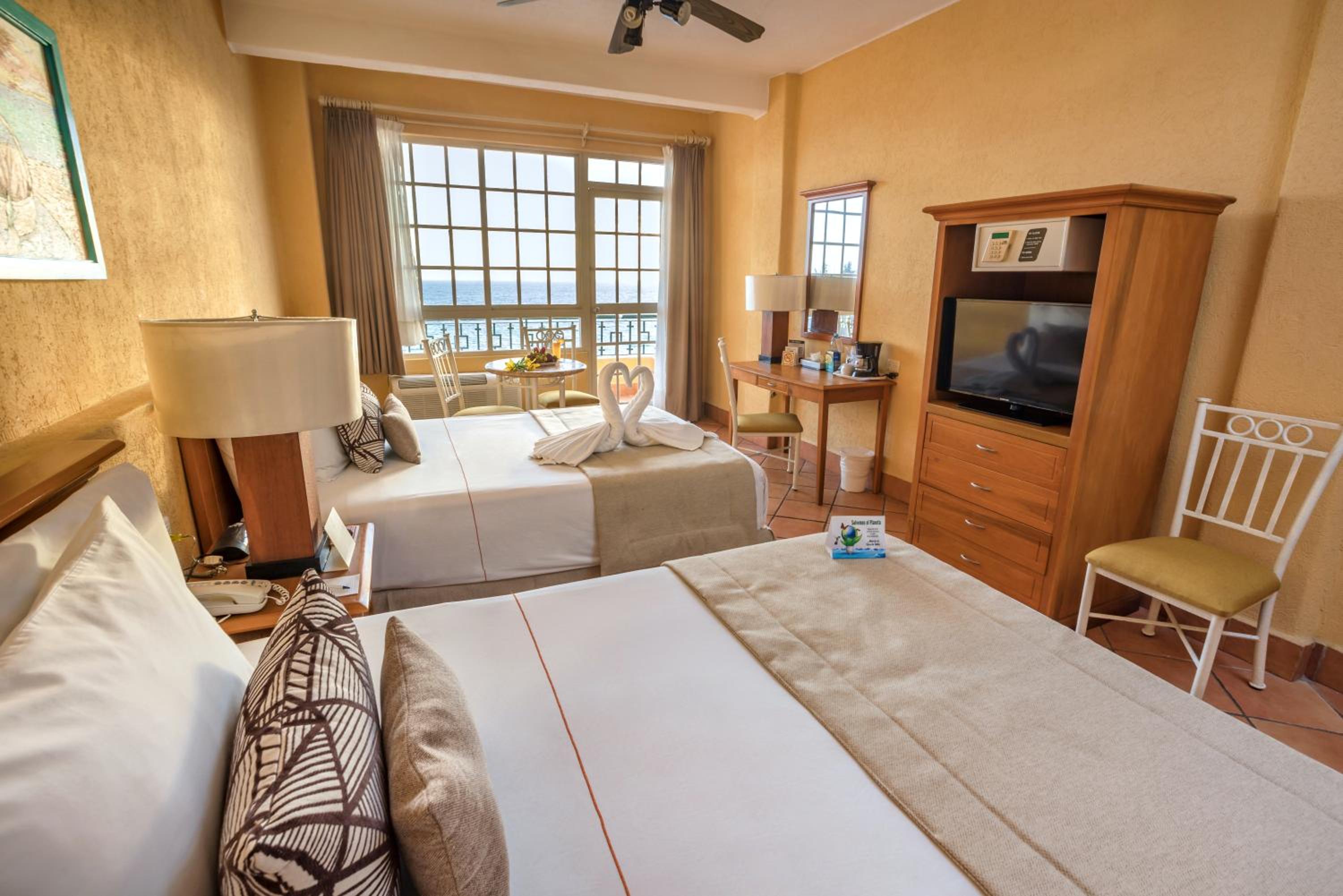 Suite with Two Double Beds - Non-Smoking - Photo 4