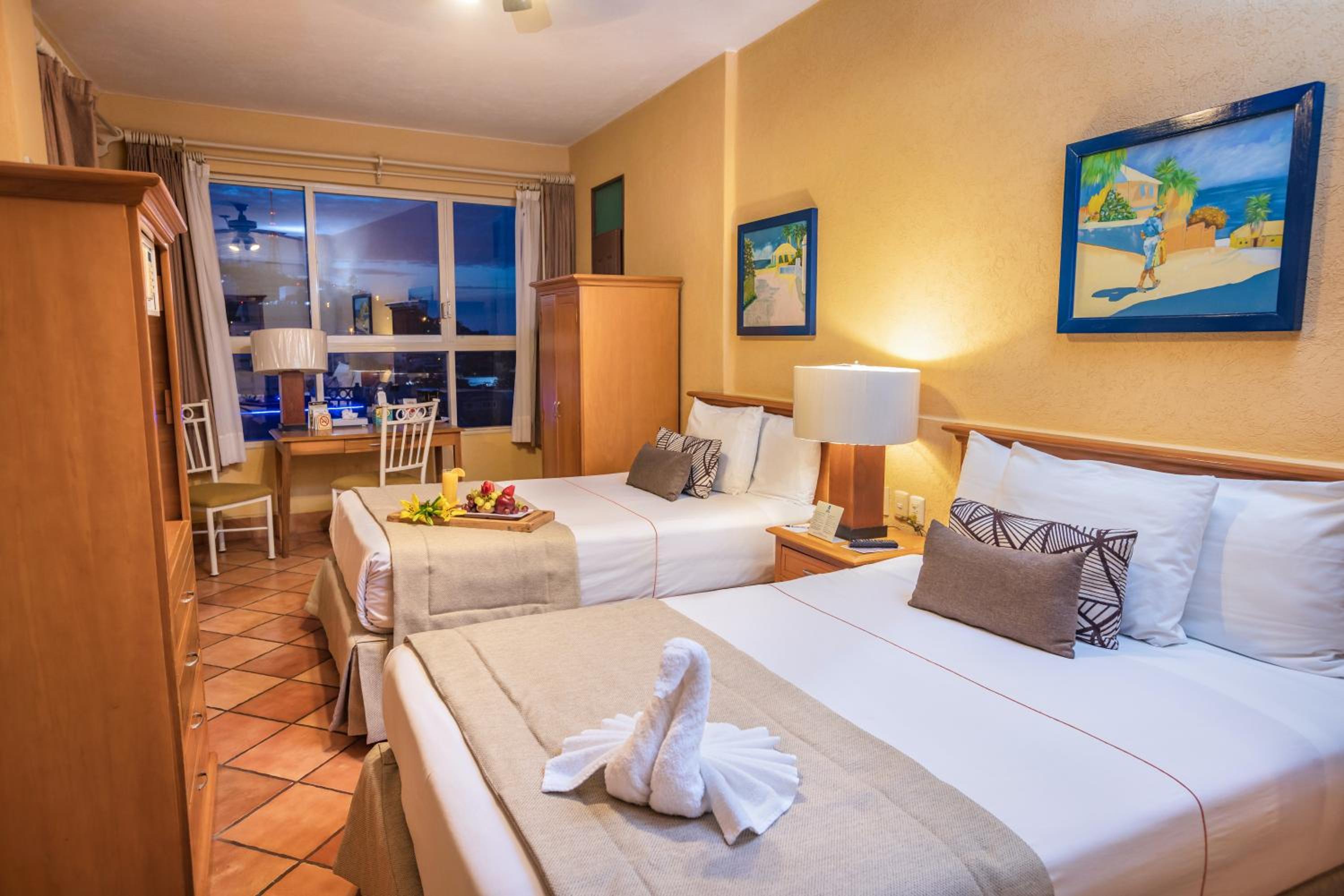 Double Room with 2 Double Beds - Smoking - Photo 3